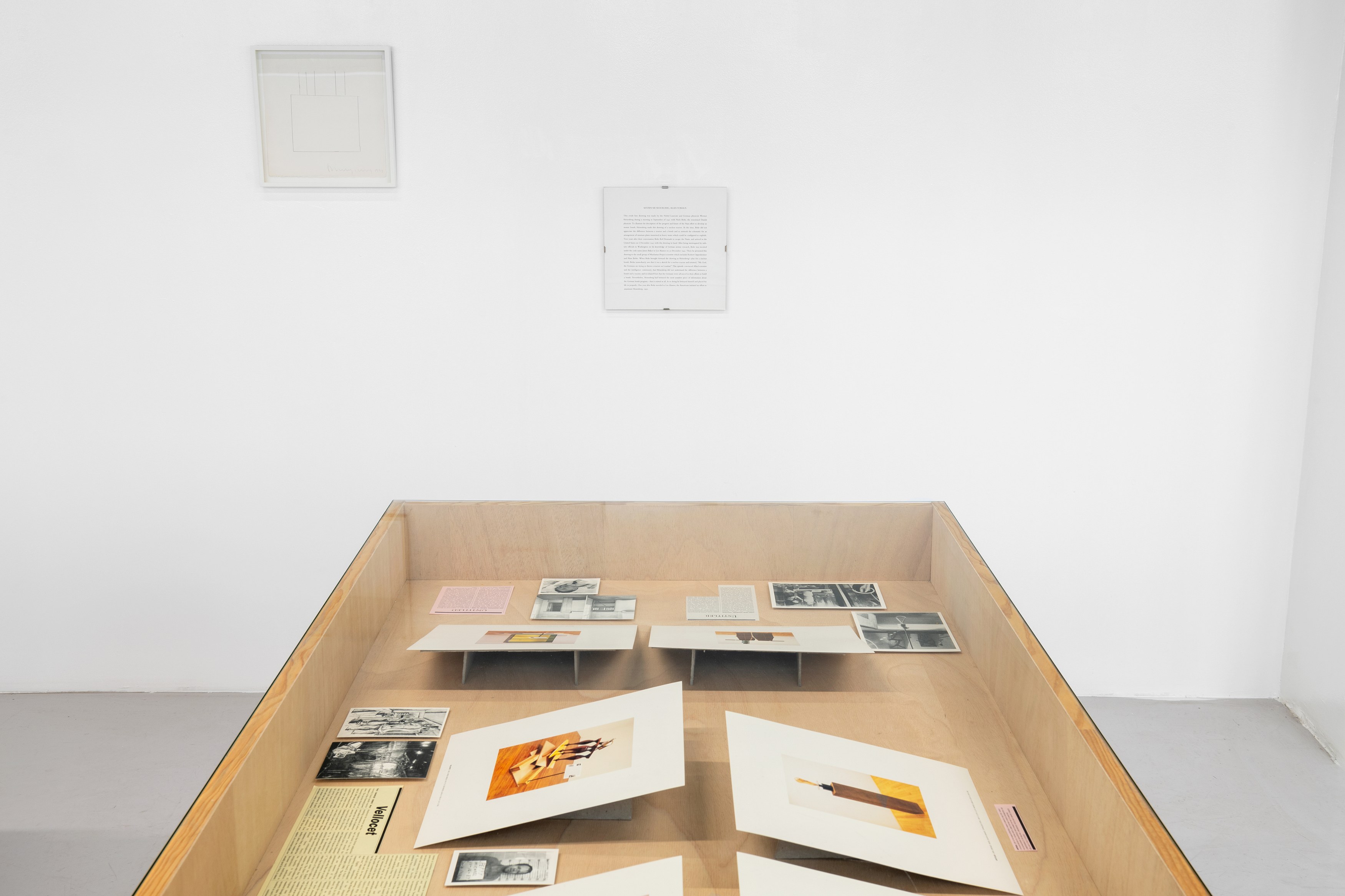 Ronald Jones, Clock in a Radio at Air de Paris, photo 13