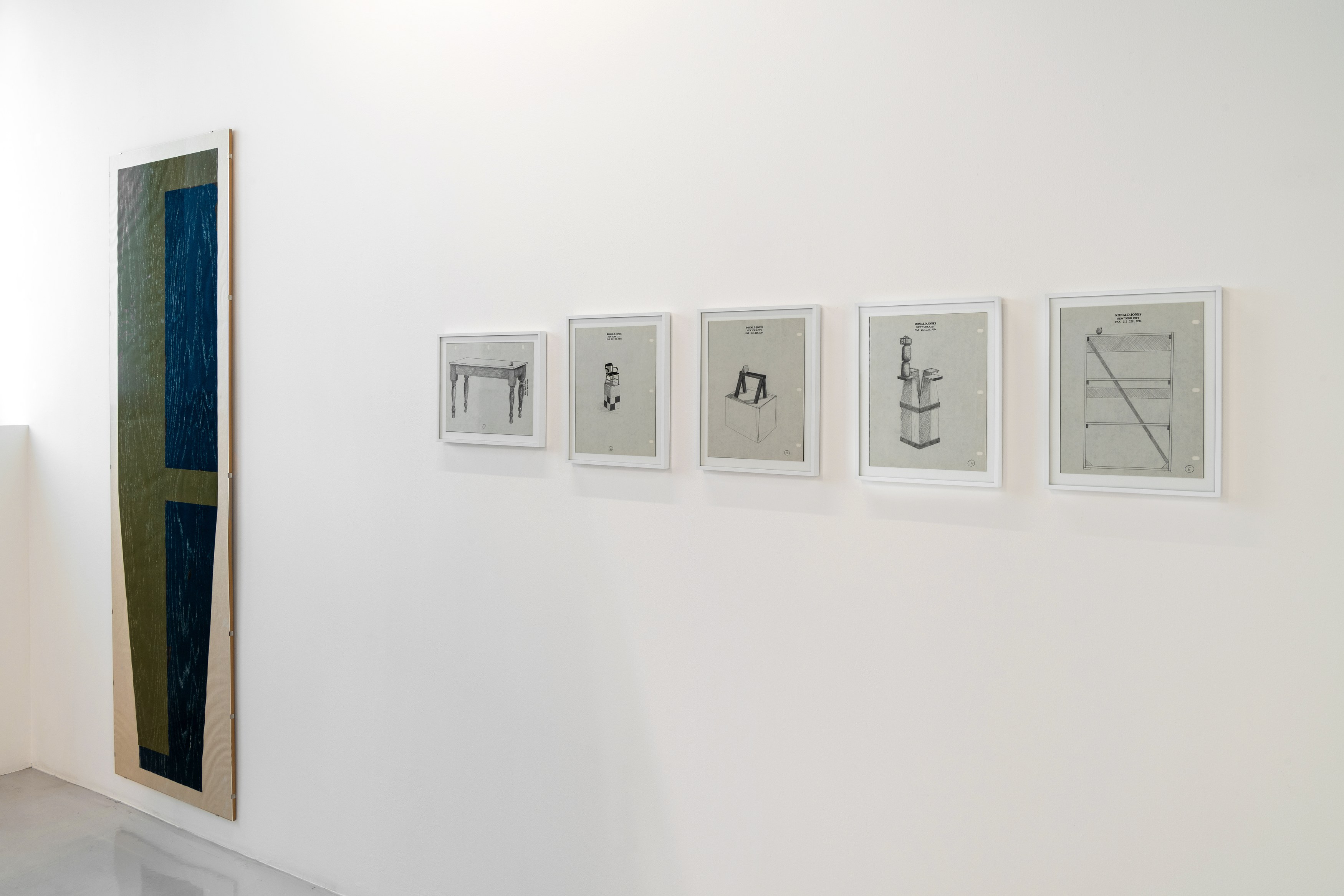 Ronald Jones, Clock in a Radio at Air de Paris, photo 15