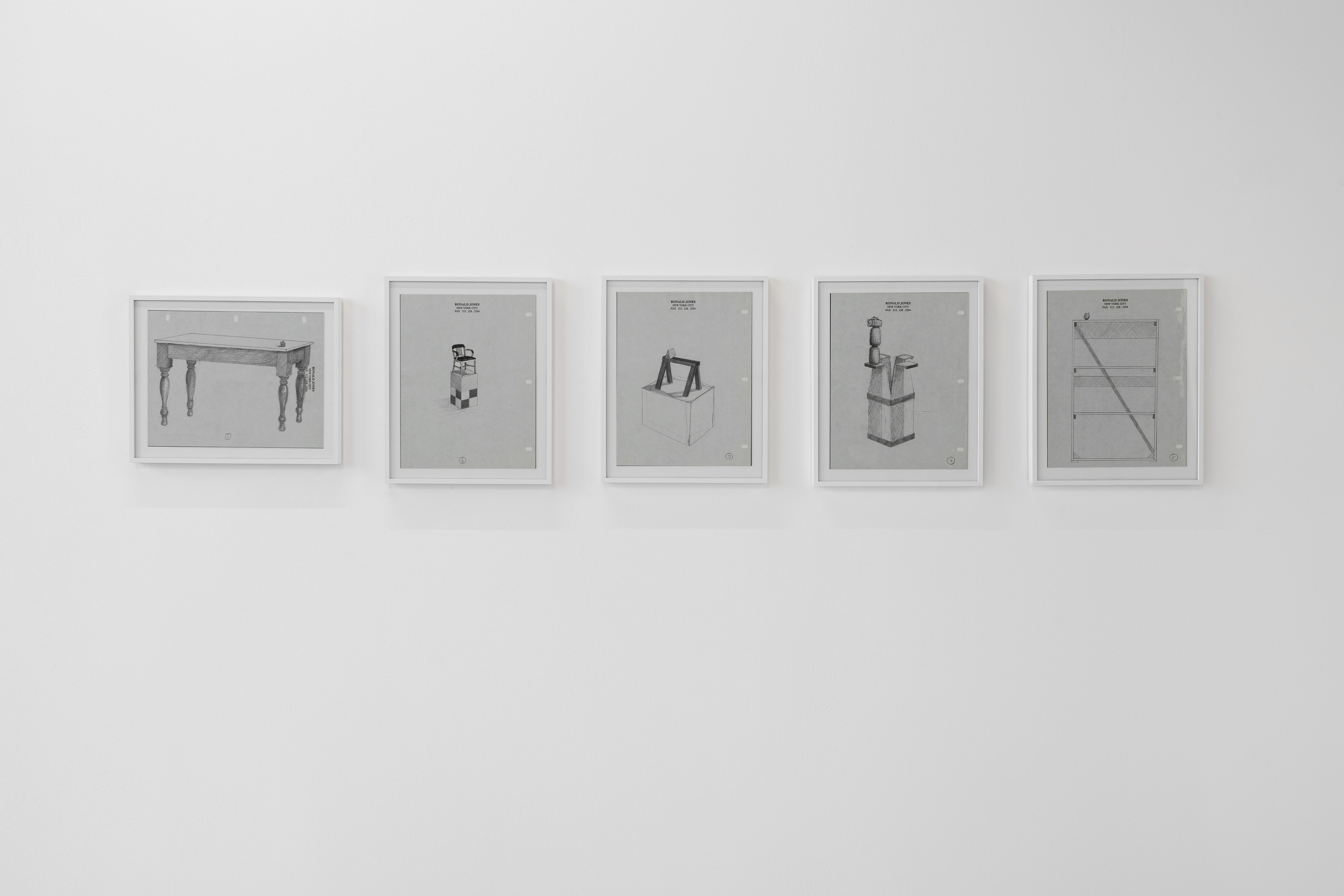Ronald Jones, Clock in a Radio at Air de Paris, photo 16