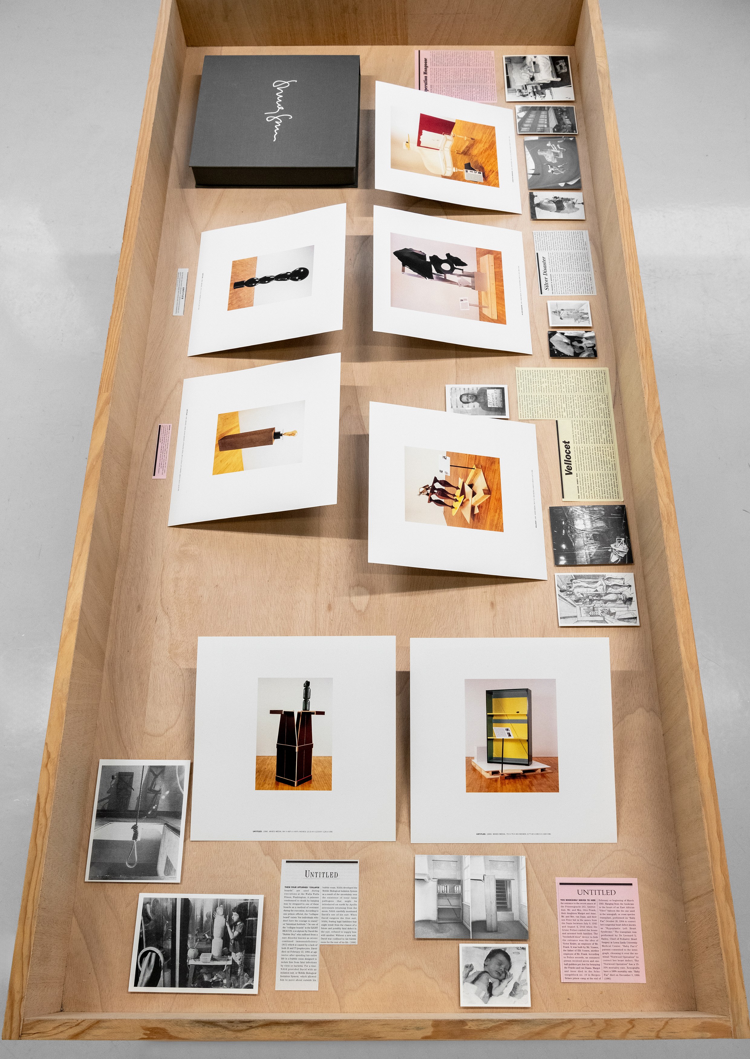 Ronald Jones, Clock in a Radio at Air de Paris, photo 43