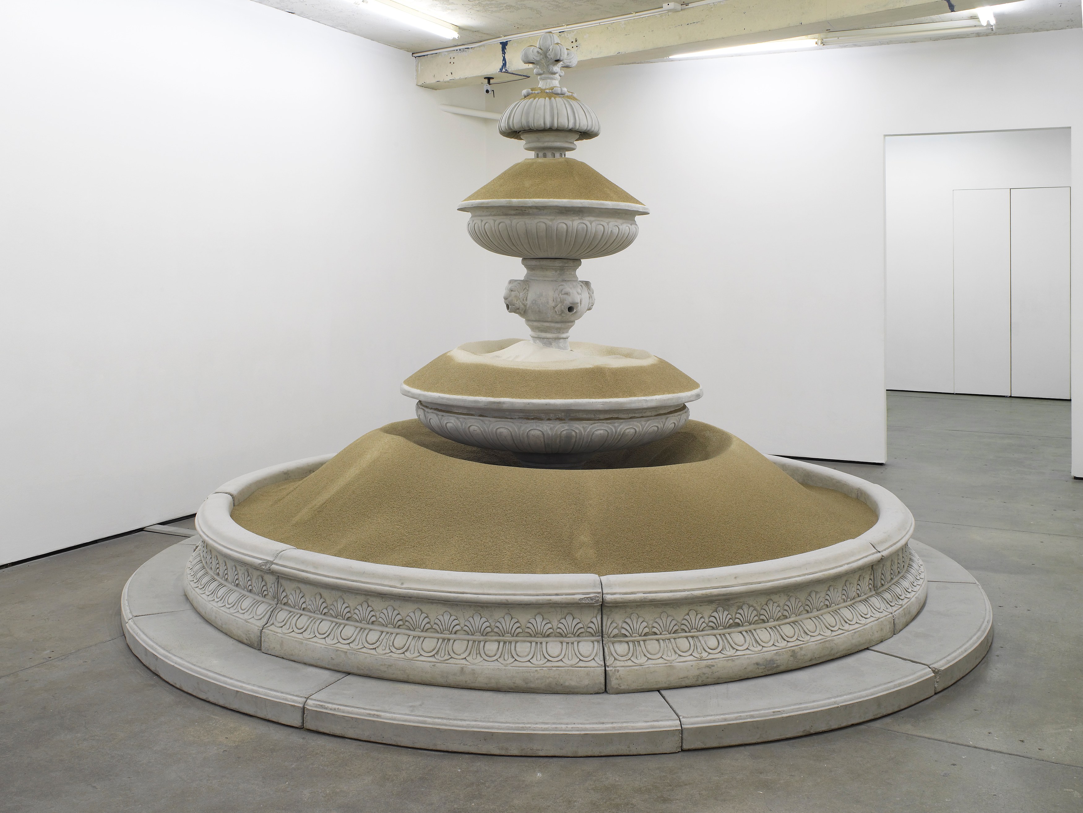 Klaus Weber, ALL BODIES FALL EQUALLY FAST at Museum St, photo 2