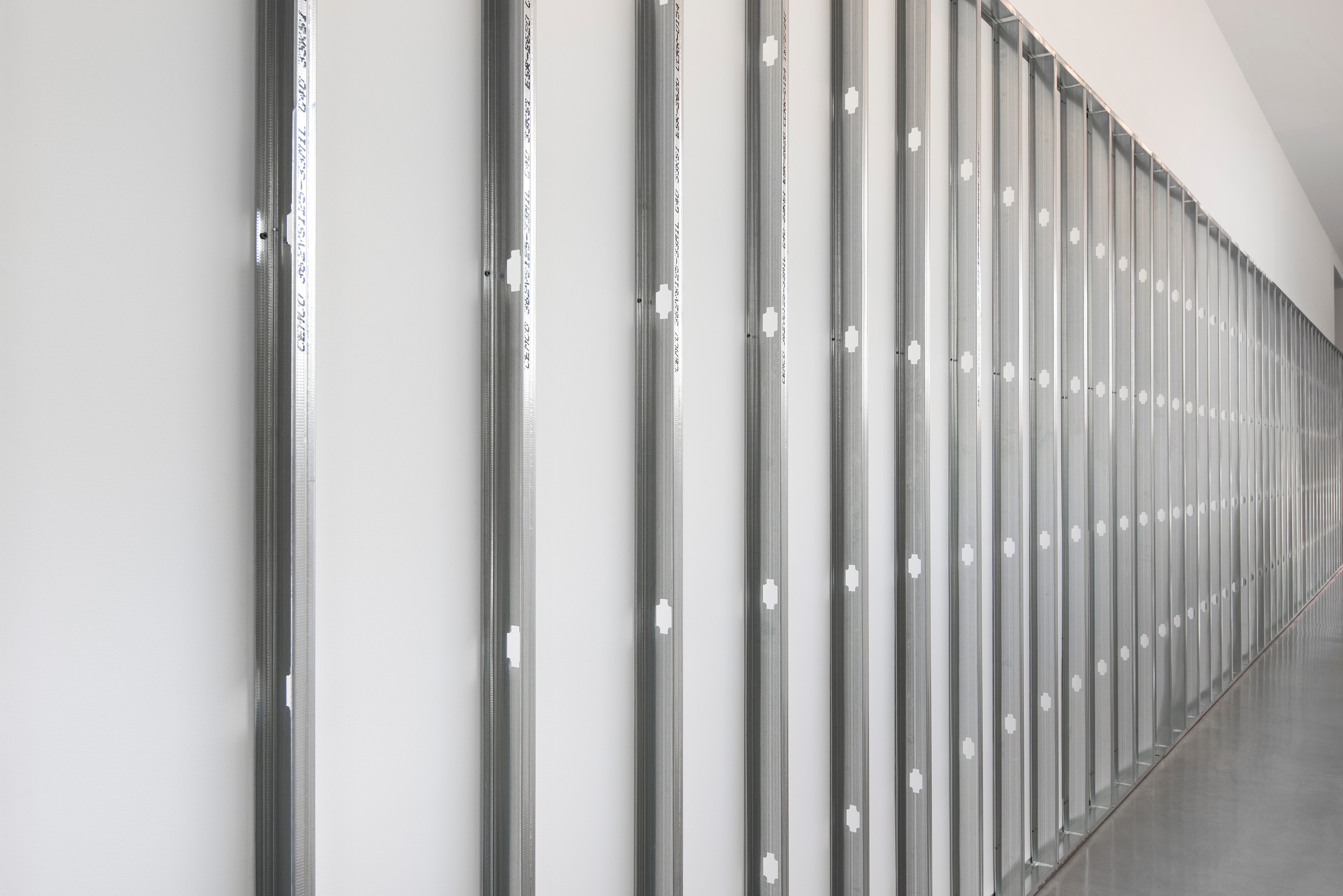 Rachel Harrison, Three Young Framers at Regen Projects, photo 28