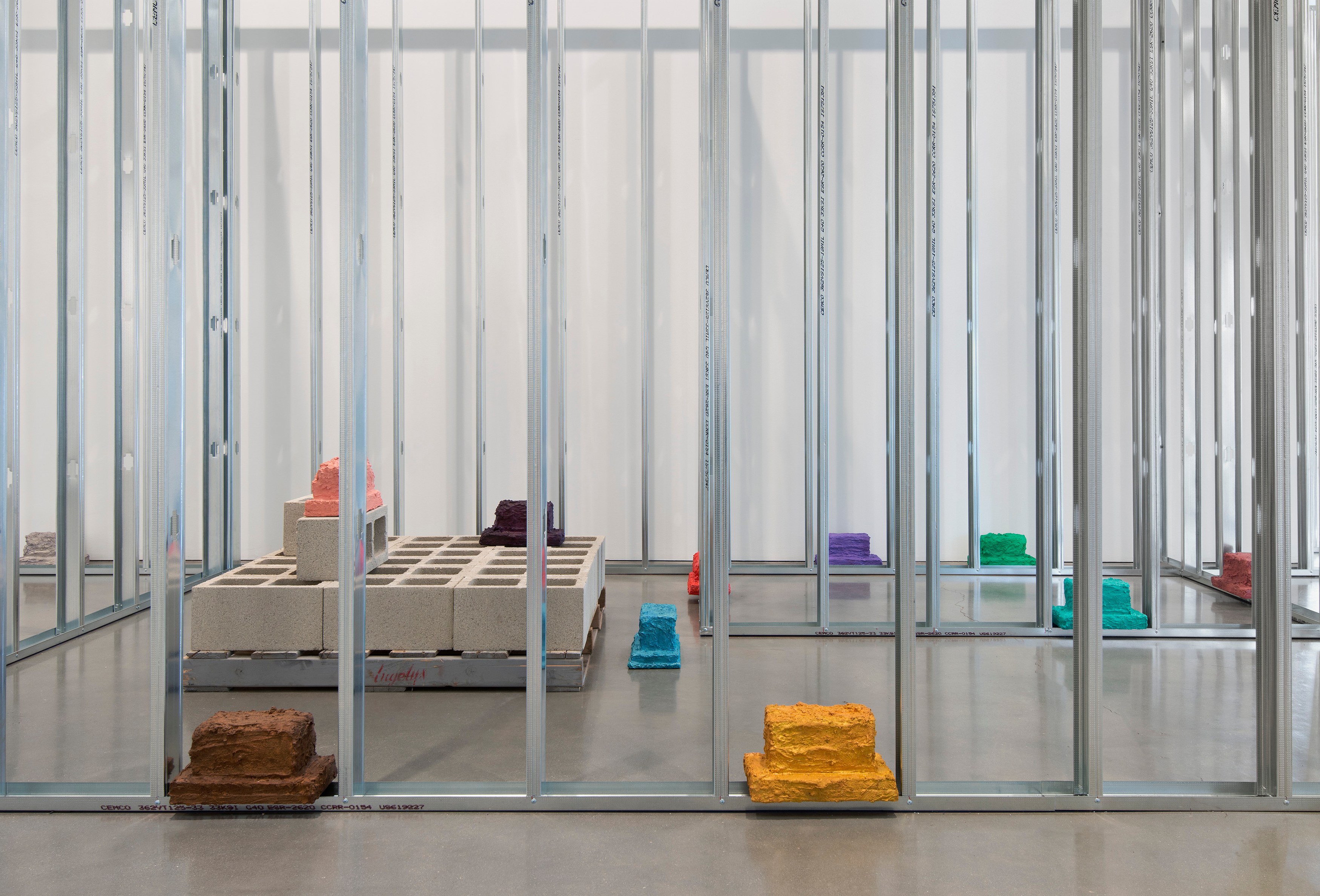Rachel Harrison, Three Young Framers at Regen Projects, photo 54
