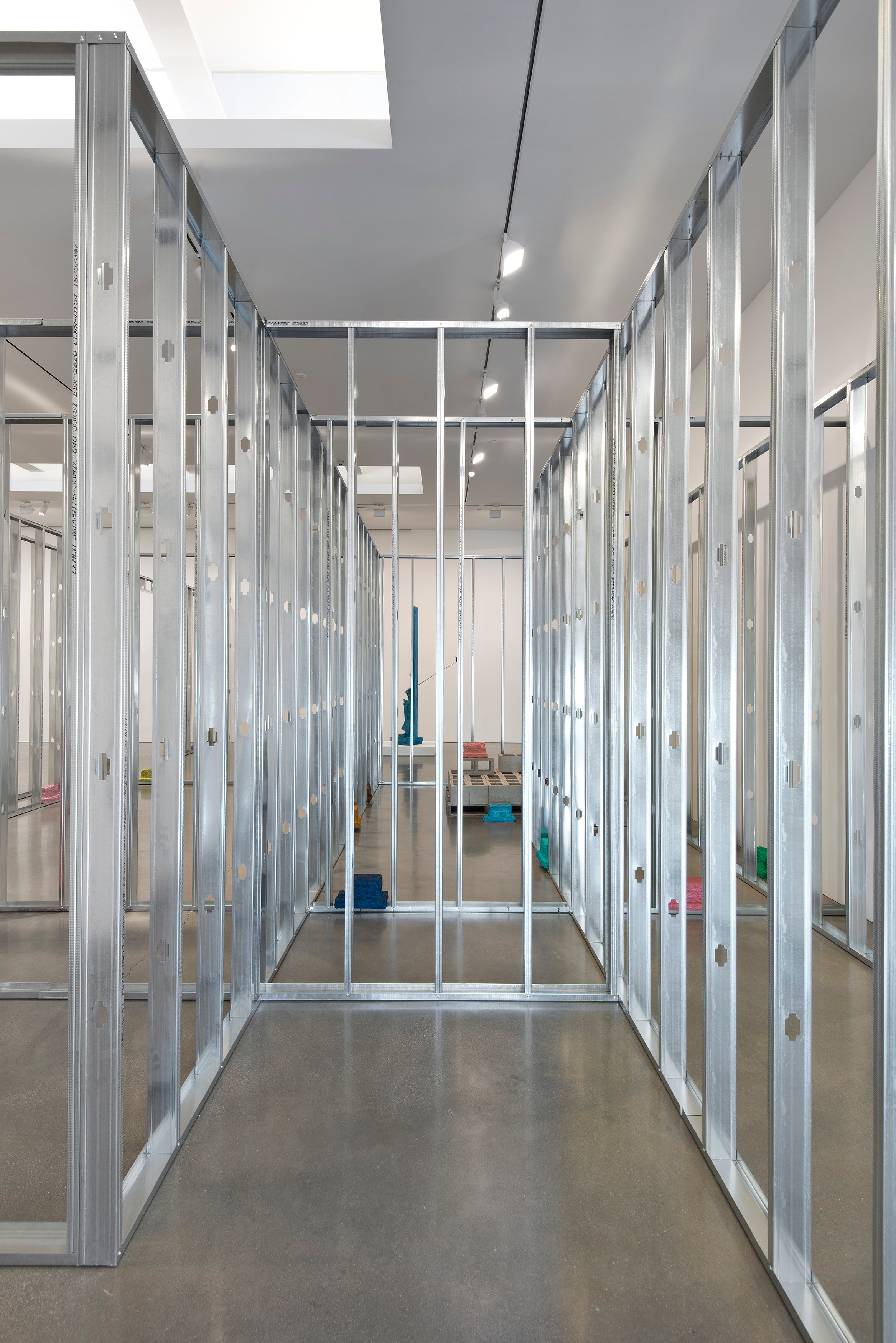 Rachel Harrison, Three Young Framers at Regen Projects, photo 57