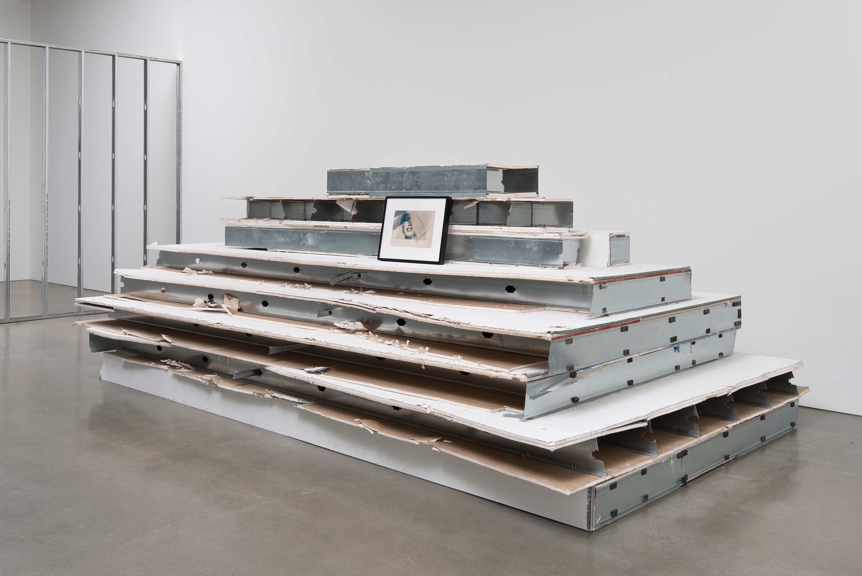 Rachel Harrison, Three Young Framers at Regen Projects, photo 81