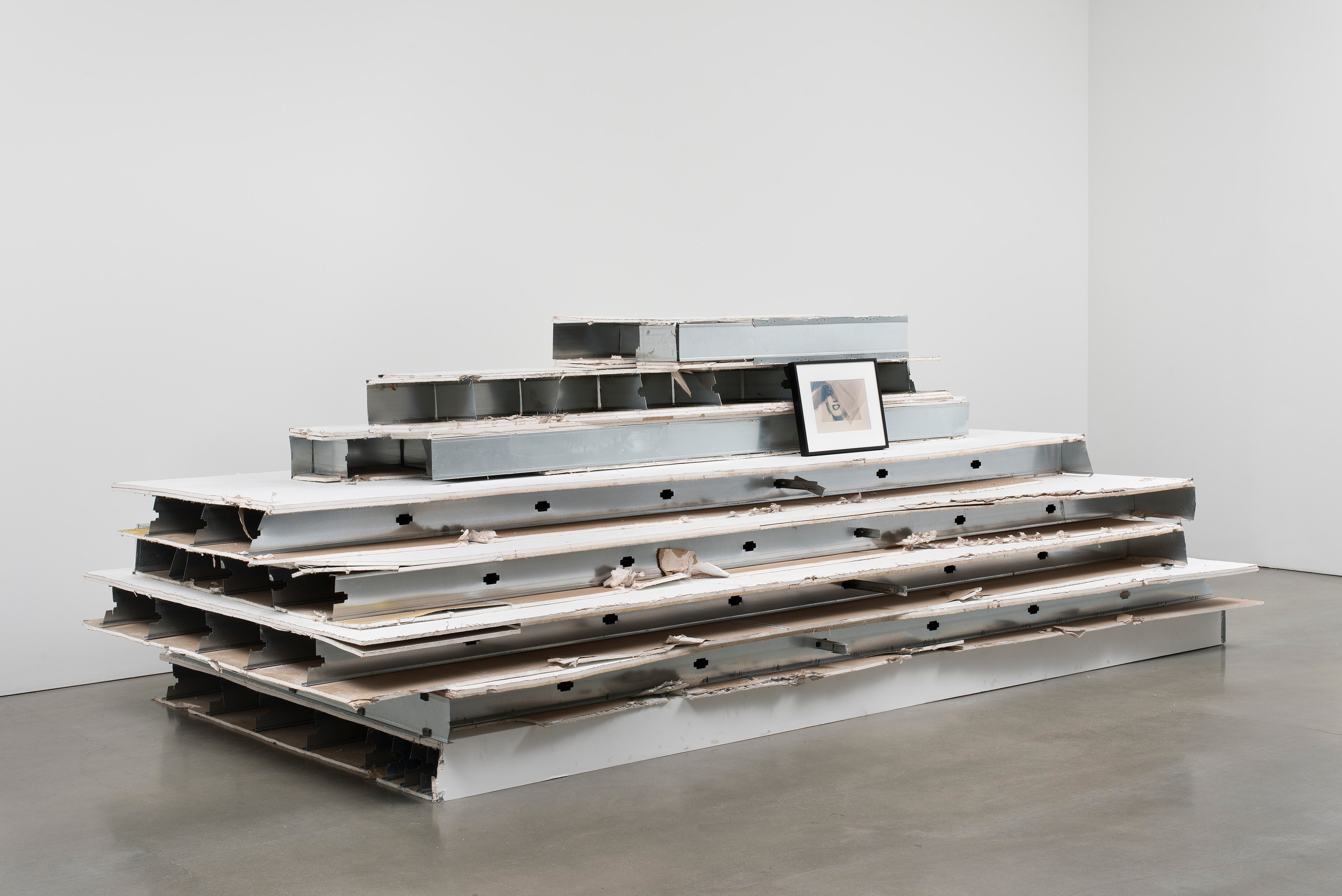 Rachel Harrison, Three Young Framers at Regen Projects, photo 82