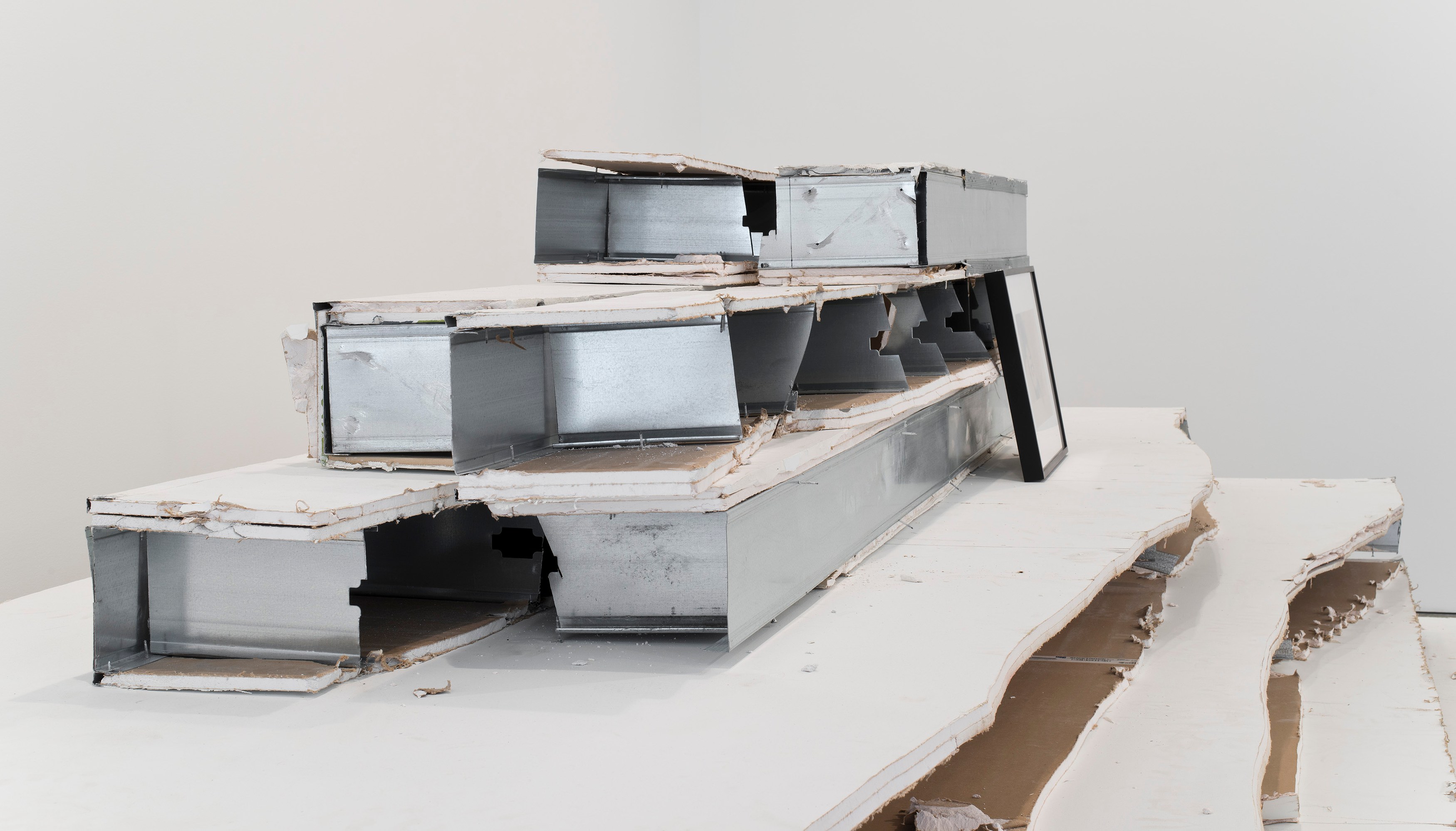Rachel Harrison, Three Young Framers at Regen Projects, photo 85