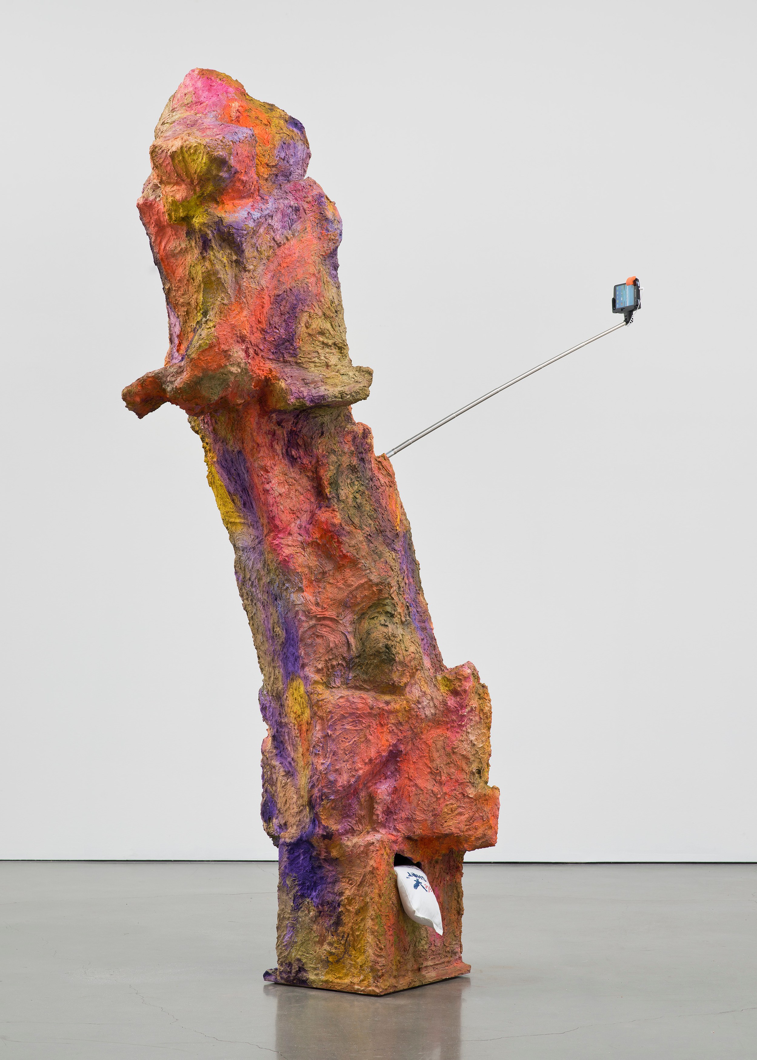 Rachel Harrison, Three Young Framers at Regen Projects, photo 88