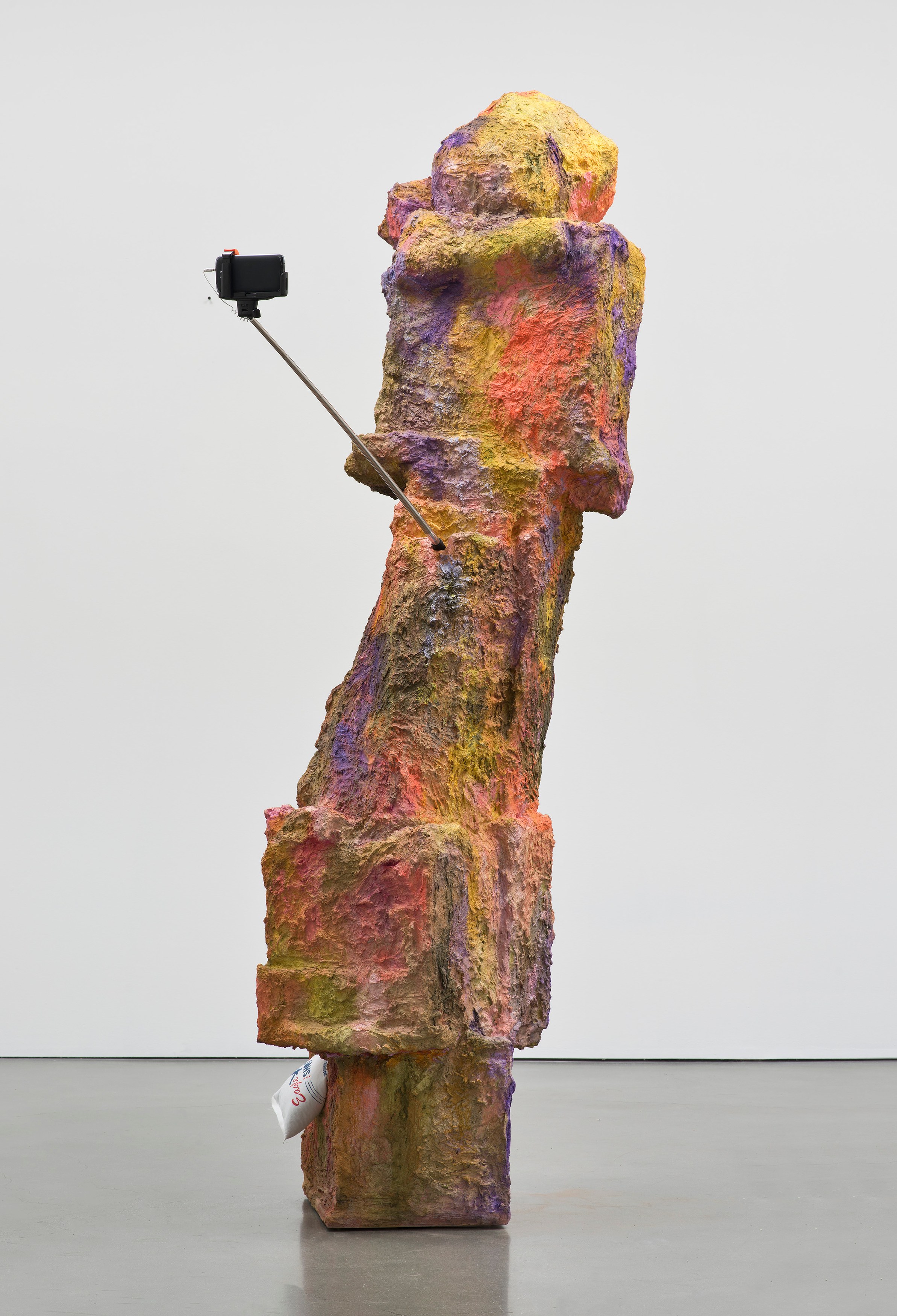 Rachel Harrison, Three Young Framers at Regen Projects, photo 94