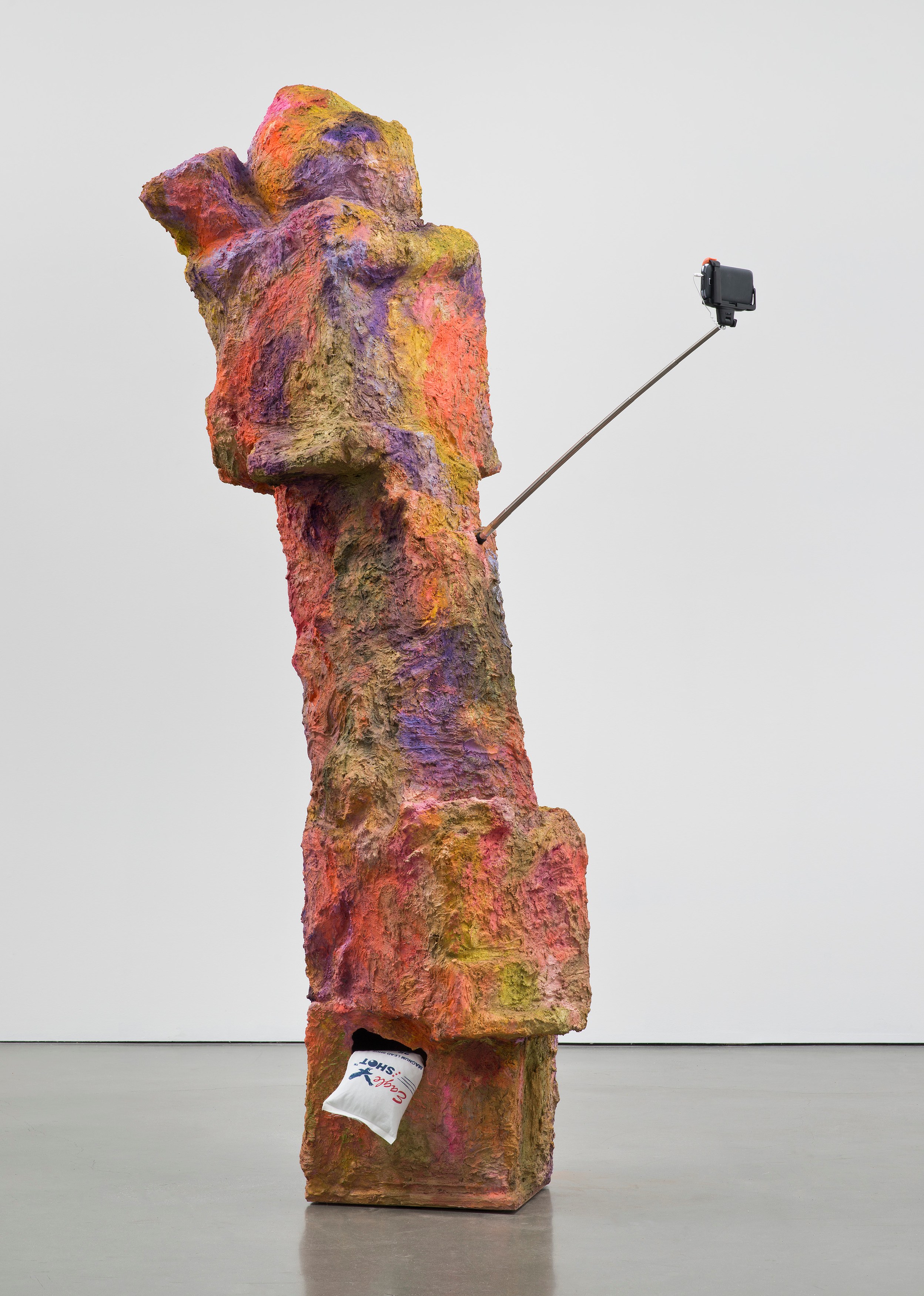 Rachel Harrison, Three Young Framers at Regen Projects, photo 95
