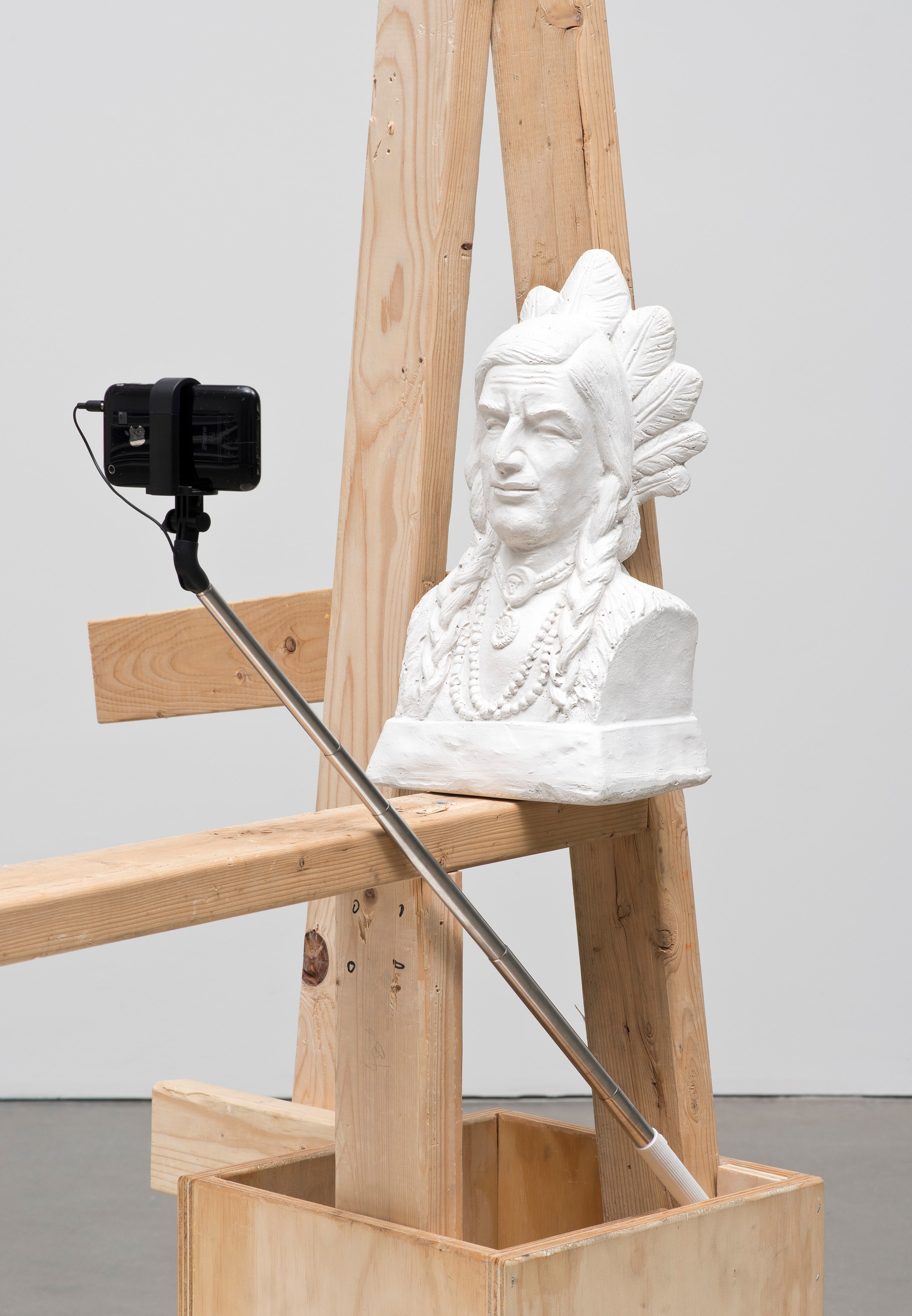 Rachel Harrison, Three Young Framers at Regen Projects, photo 127