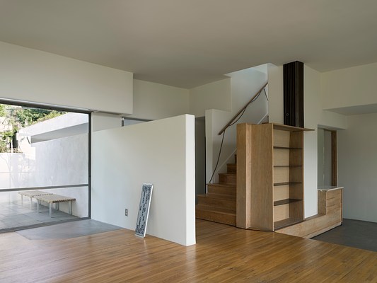 Image 2 of 8