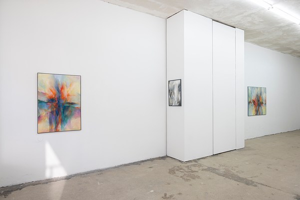 Image 4 of 32