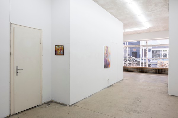 Image 14 of 32