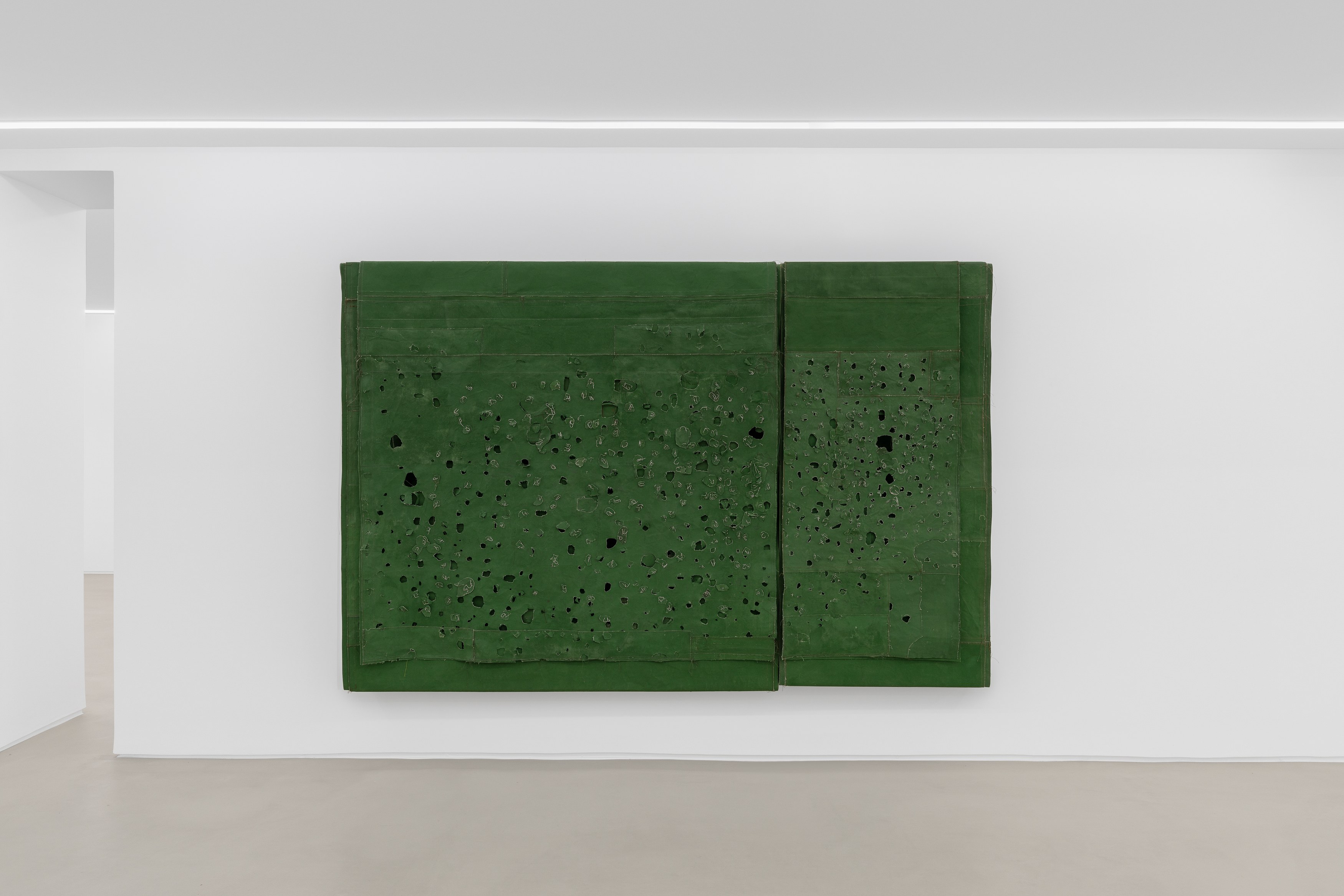 Simon Callery, Puncture Painting at Lo Brutto Stahl, photo 2