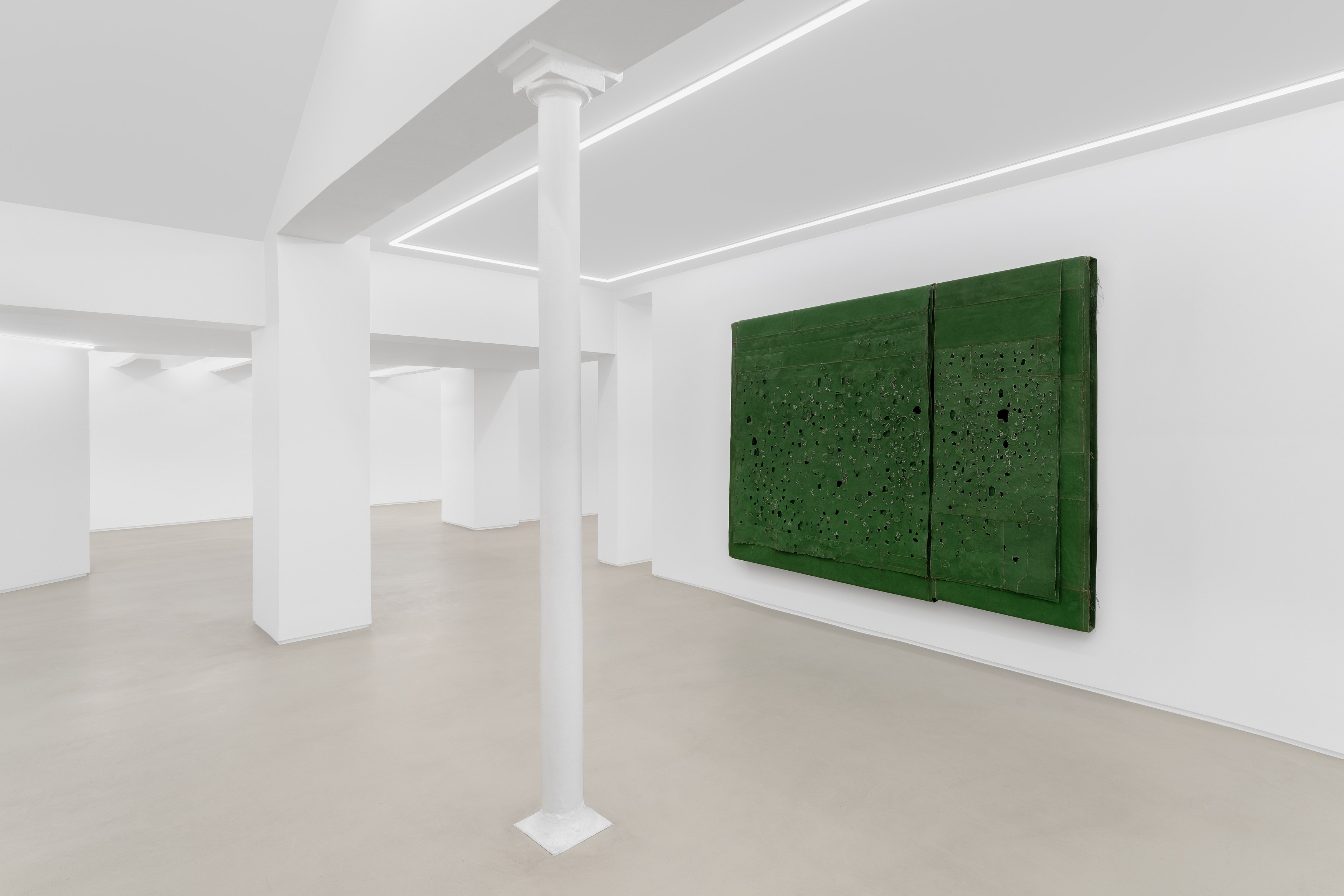 Simon Callery, Puncture Painting at Lo Brutto Stahl, photo 3