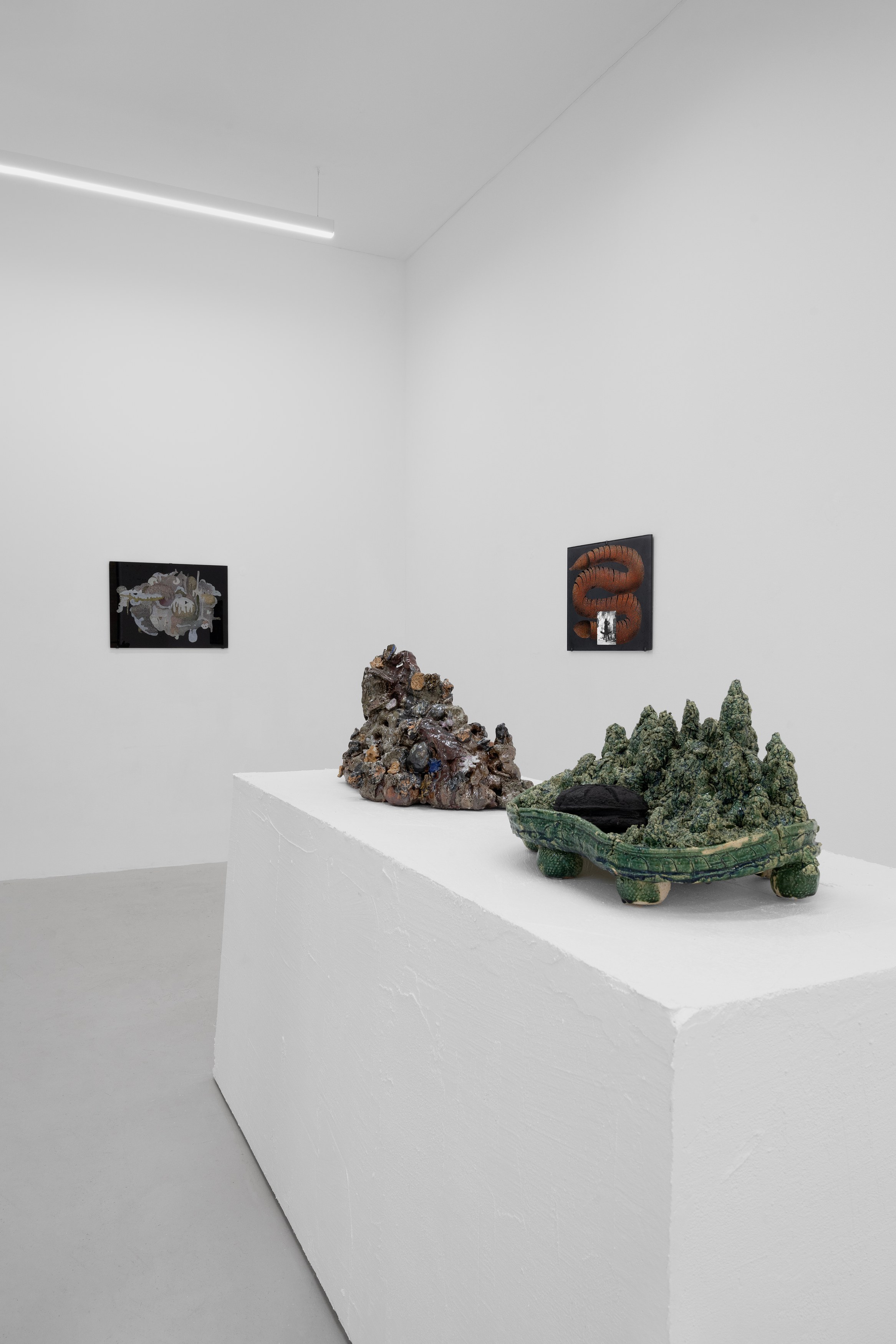 Aaron Angell, NOT ALL ON SHOW: Hinterglasmalerei & Verre églomisé 4-5/2025: ‘Organ Painting’, ‘Bamboo Organ Painting’, ‘Worm Organ Painting’, ‘Intarsia – View’, ‘Intarsia – Shut’, ‘Northern Renaissance Social Abstract Demonstration’, ‘Intarsia – Whitefly’; ‘Pig, tulip, pig, tulip, pig, tulip’; ‘Scholar – Melon’.Oribe 2-5/2025: ‘Melon – Life On Ship’, ‘Abilità Negativa’ (three versions), ‘Tray with Two Capped Heads’, ‘Tray with Clouds’, ‘Gongshi with Carbonised Panis Quadratis’; Shino Americàin & polychrome 2- at Ilenia, photo 18