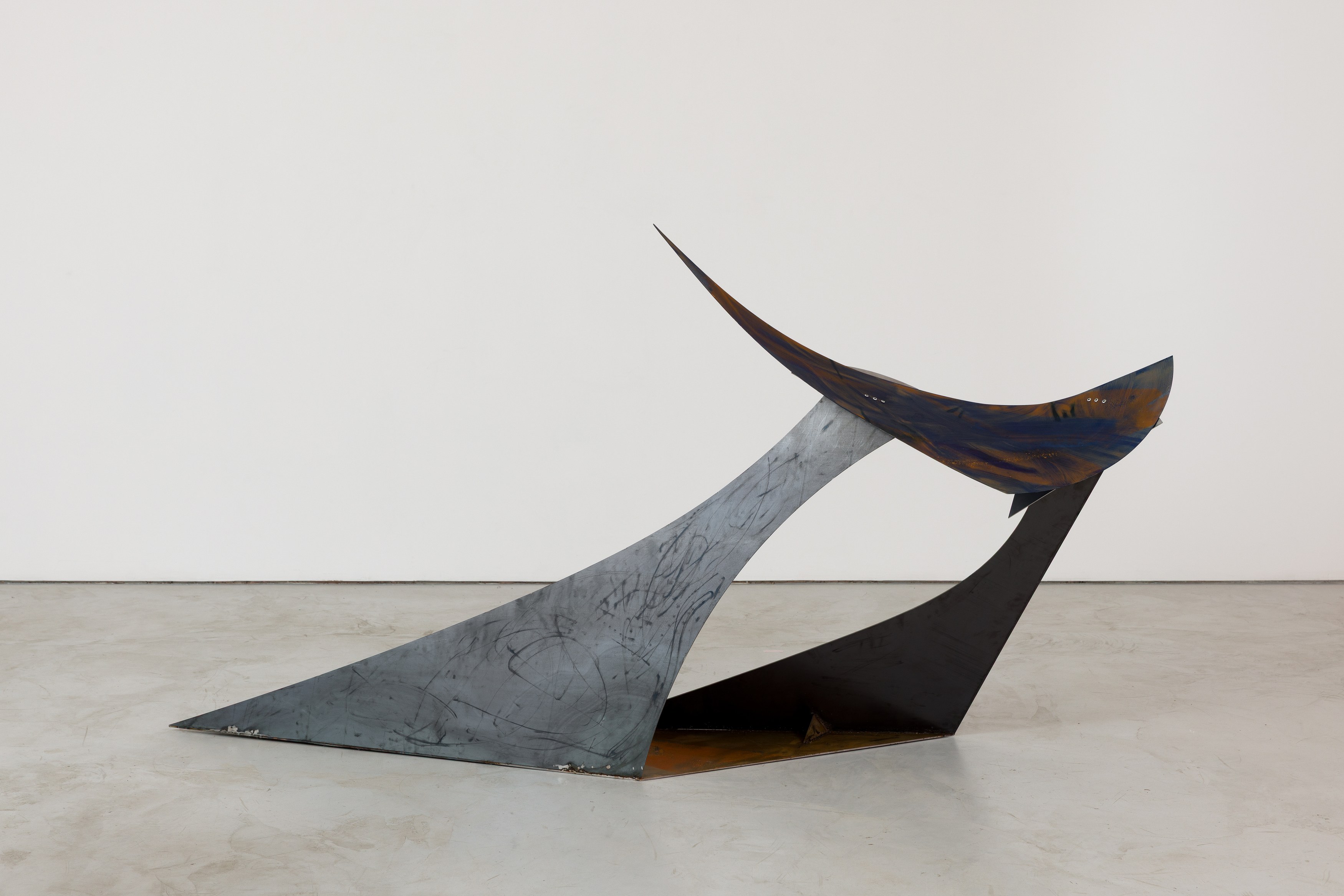 Ro Robertson, Holder Up at Maximillian William, photo 11