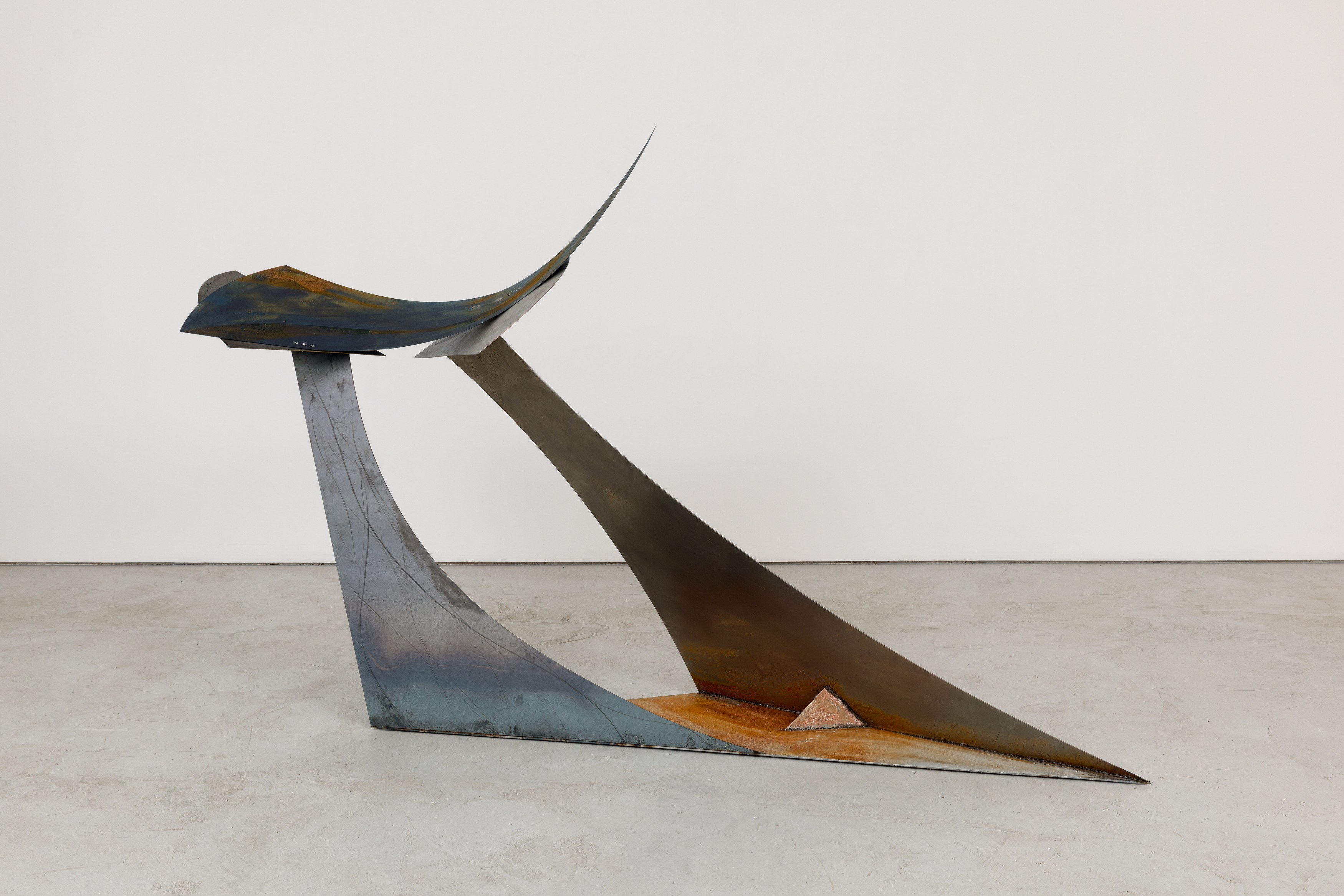 Ro Robertson, Holder Up at Maximillian William, photo 12