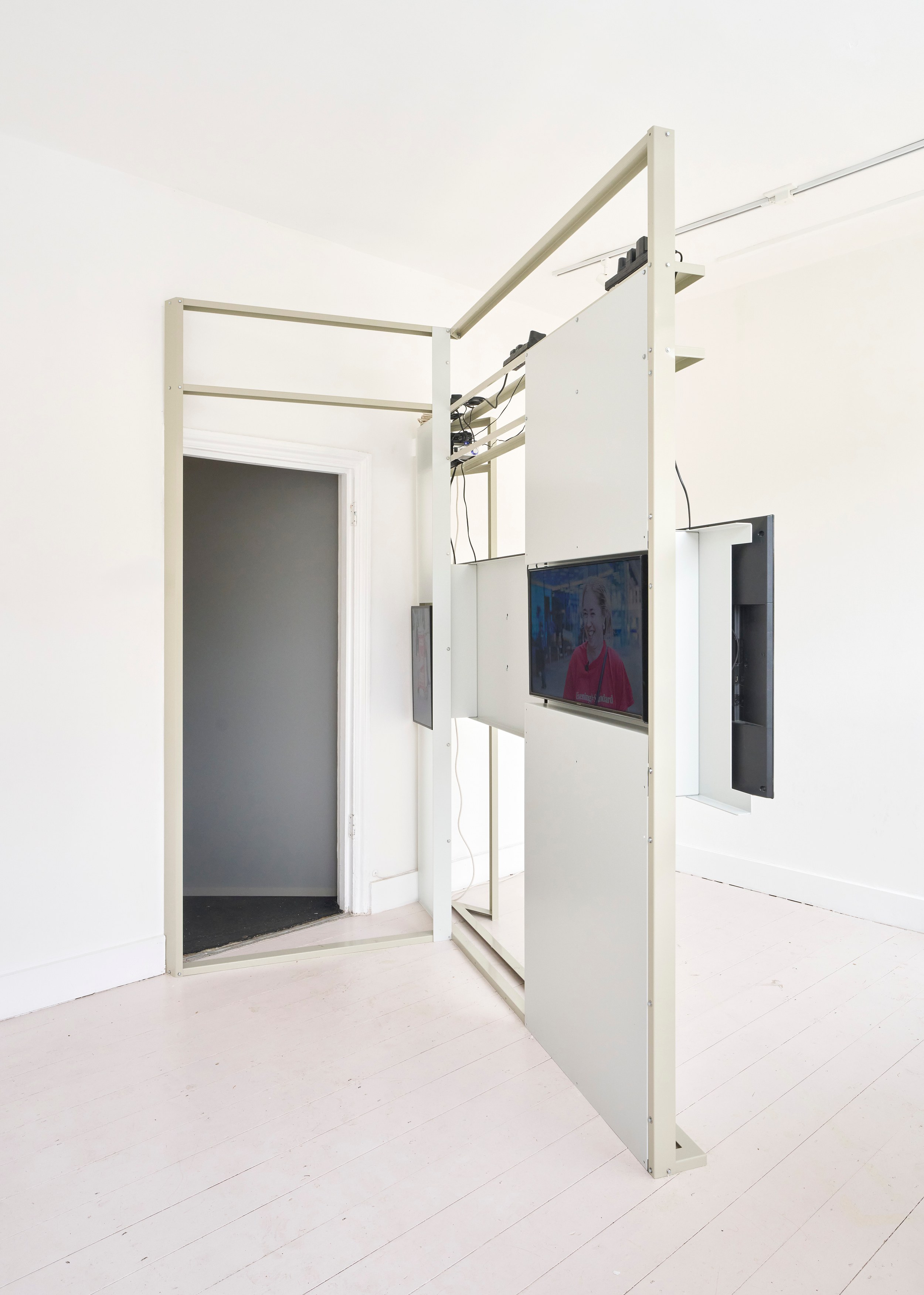 Eloise Hawser, Civil Twilight at Flat Time House, photo 2