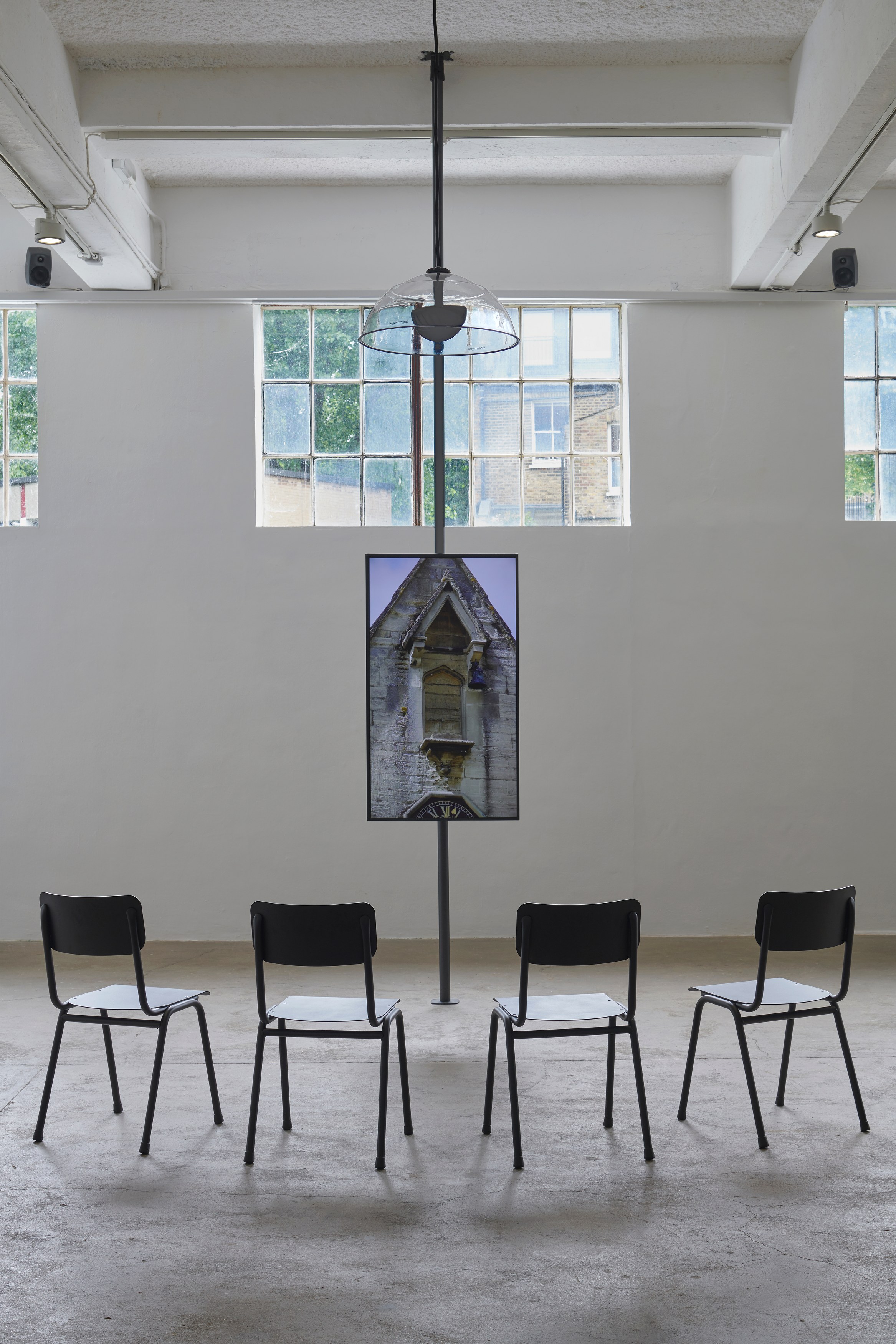 Dan Guthrie, Empty Alcove / Rotting Figure at Chisenhale Gallery, photo 2