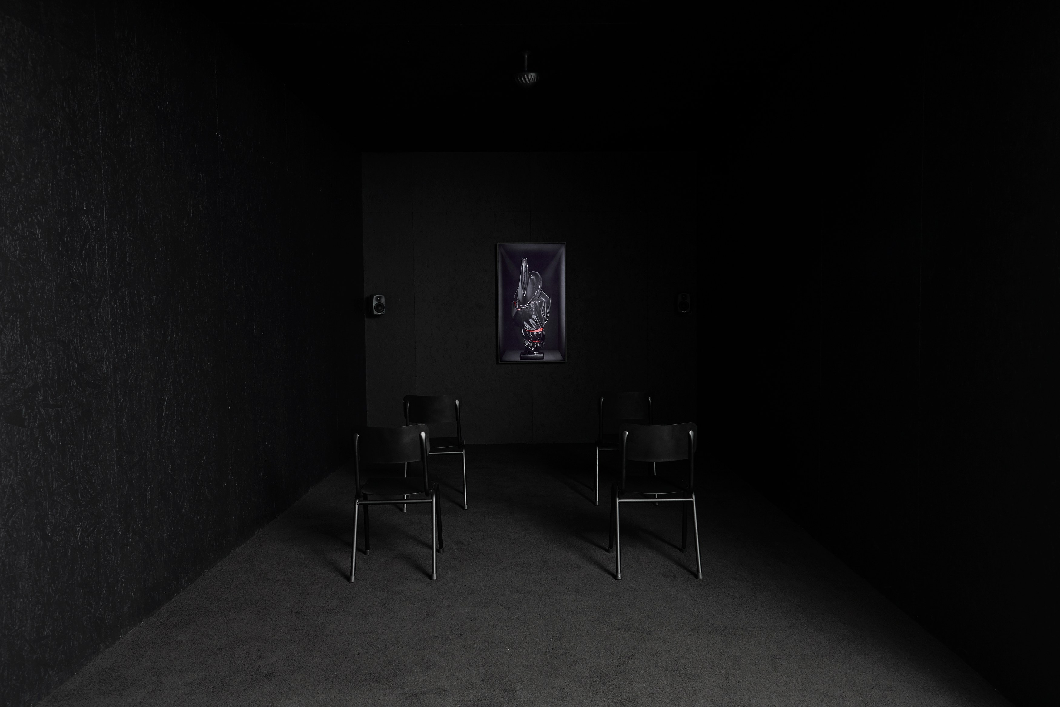 Dan Guthrie, Empty Alcove / Rotting Figure at Chisenhale Gallery, photo 6