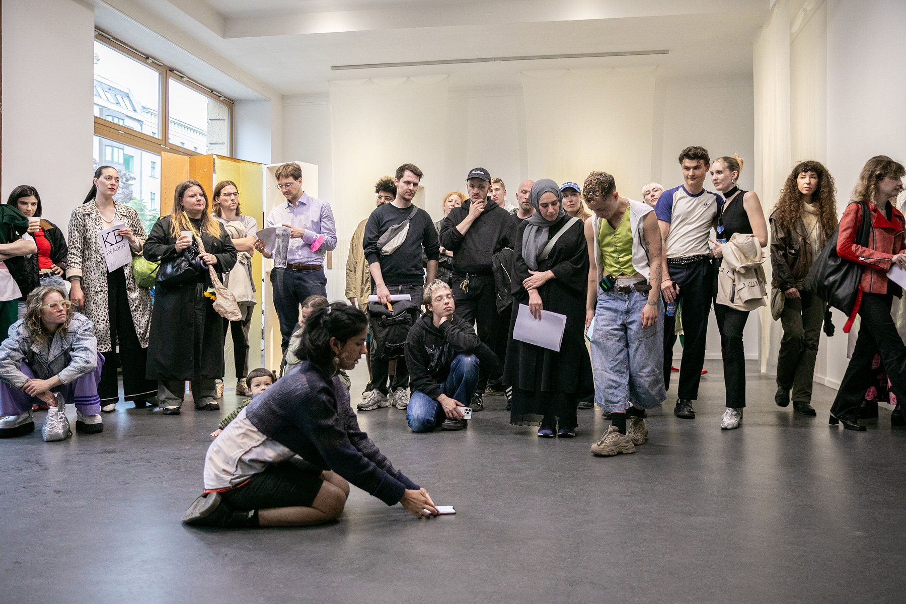 Krys Huba, All of those records; tell me, bee at Künstlerhaus Bethanien, photo 11