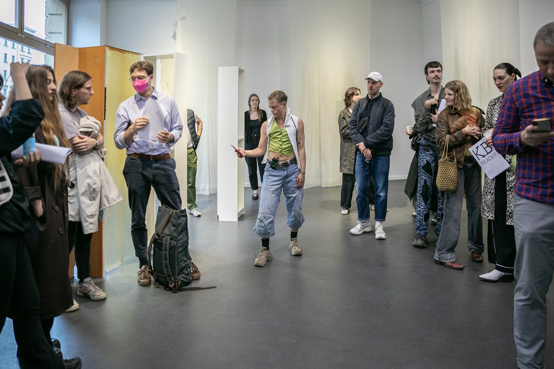 Krys Huba, All of those records; tell me, bee at Künstlerhaus Bethanien, photo 13
