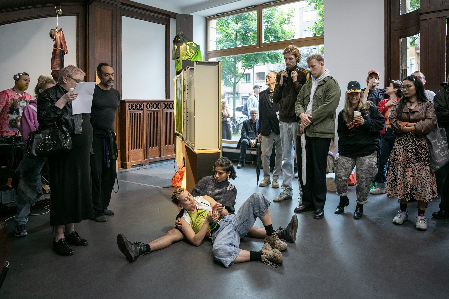 Krys Huba, All of those records; tell me, bee at Künstlerhaus Bethanien, photo 12