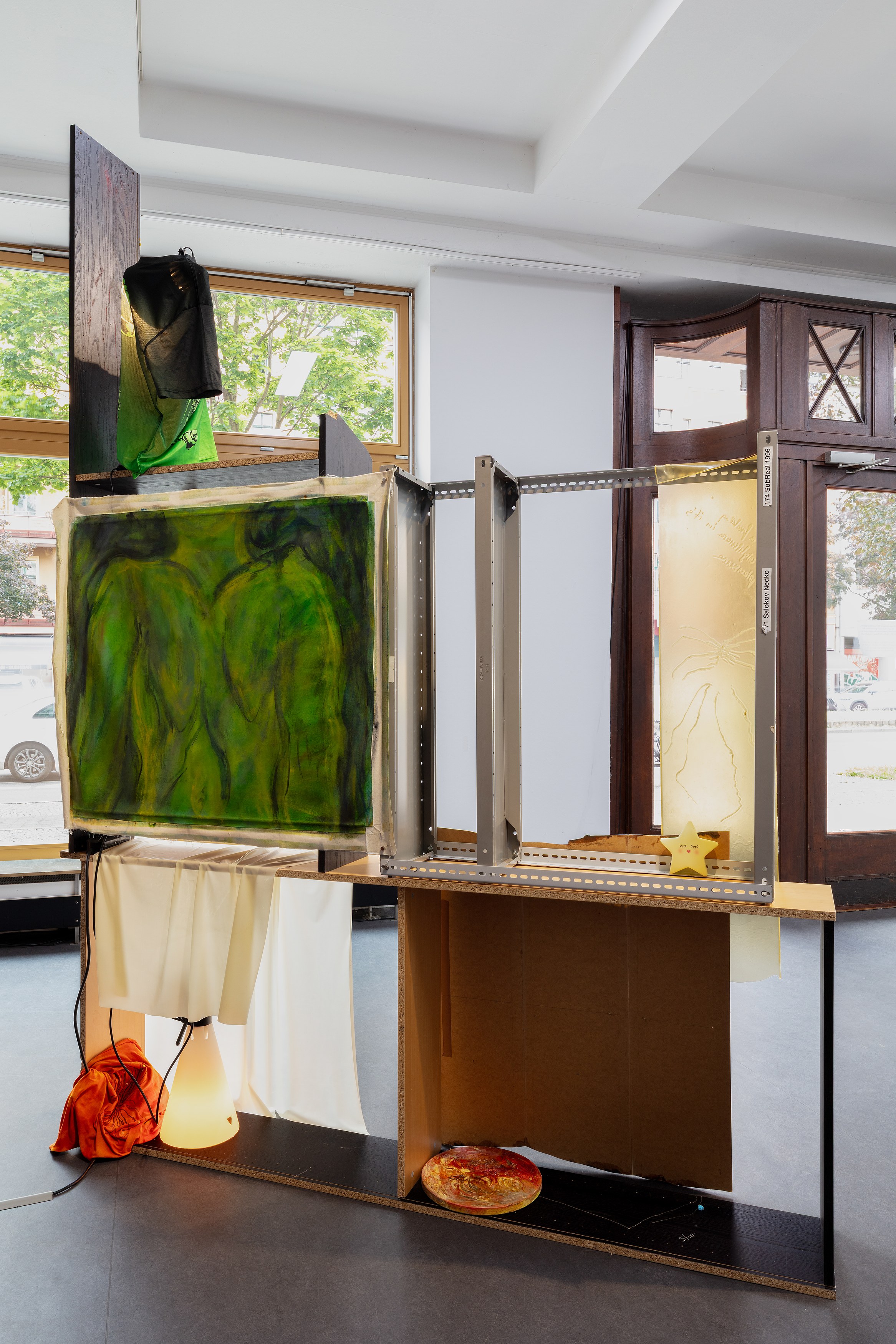 Krys Huba, All of those records; tell me, bee at Künstlerhaus Bethanien, photo 9