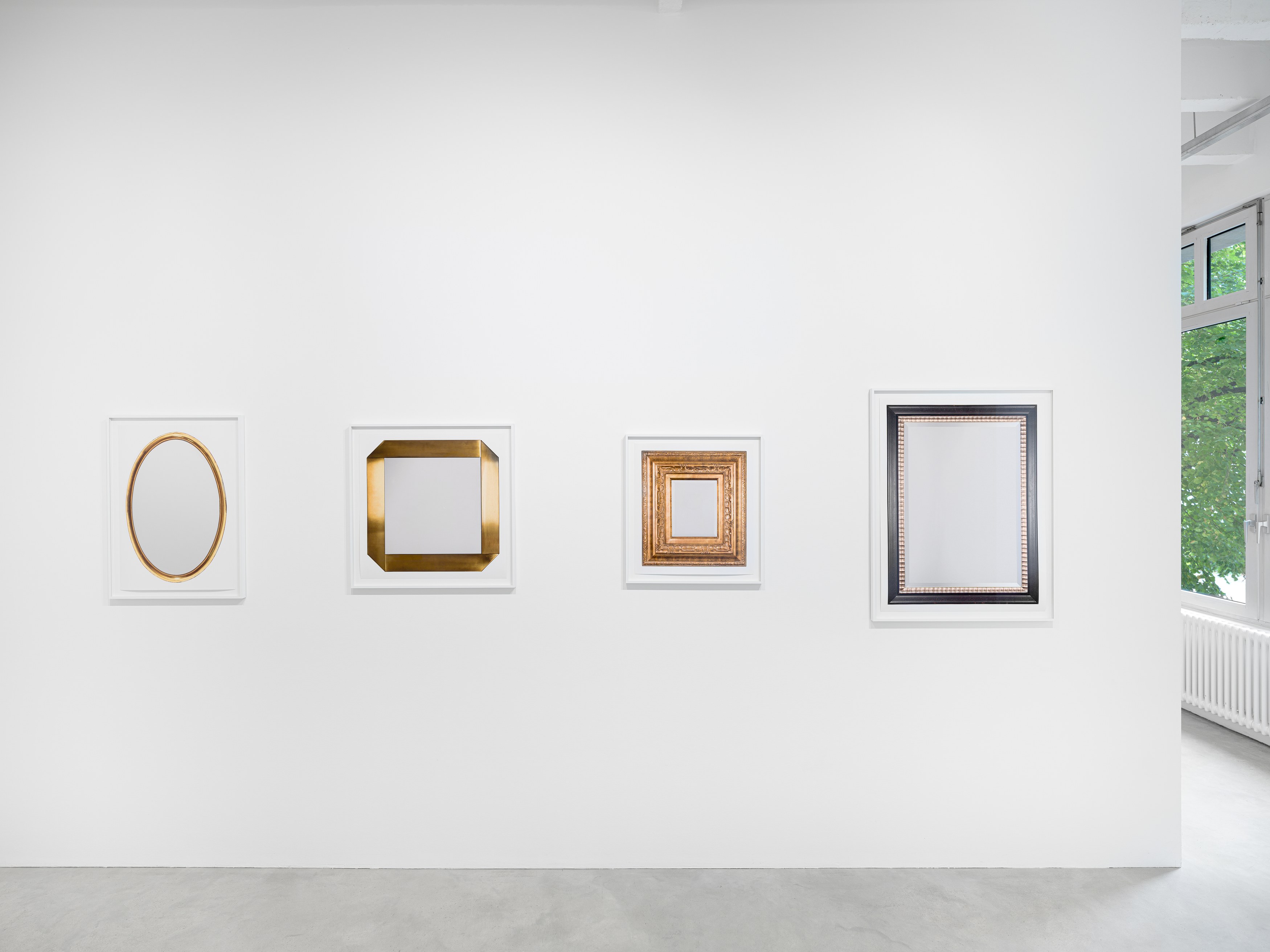 Timm Rautert, die welt und die spiegel at Galerie Nordenhake, photo 7
