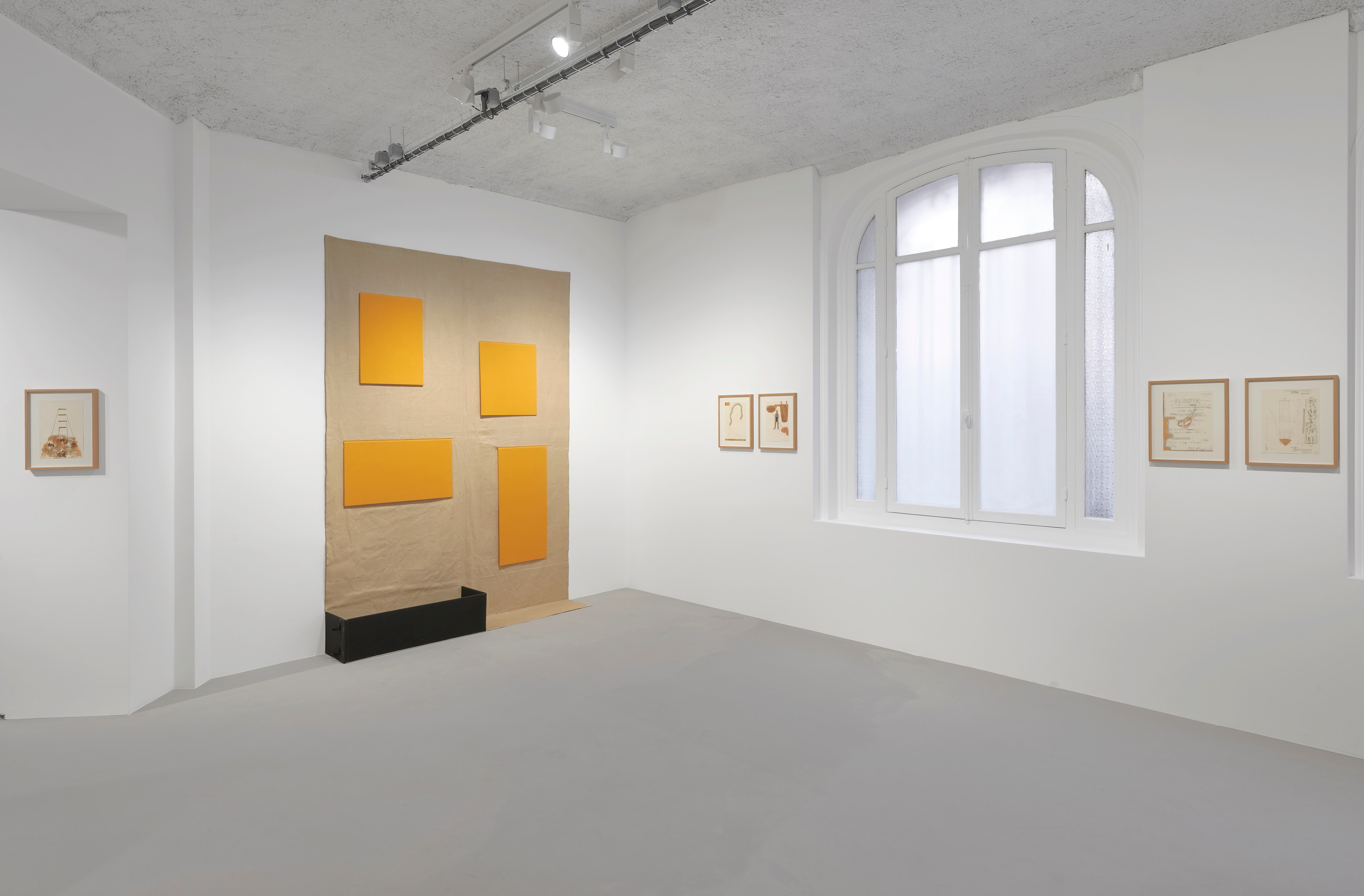 Franz Erhard Walther, Les couleurs sont des actions de la lumière... at Galerie Jocelyn Wolff, photo 3