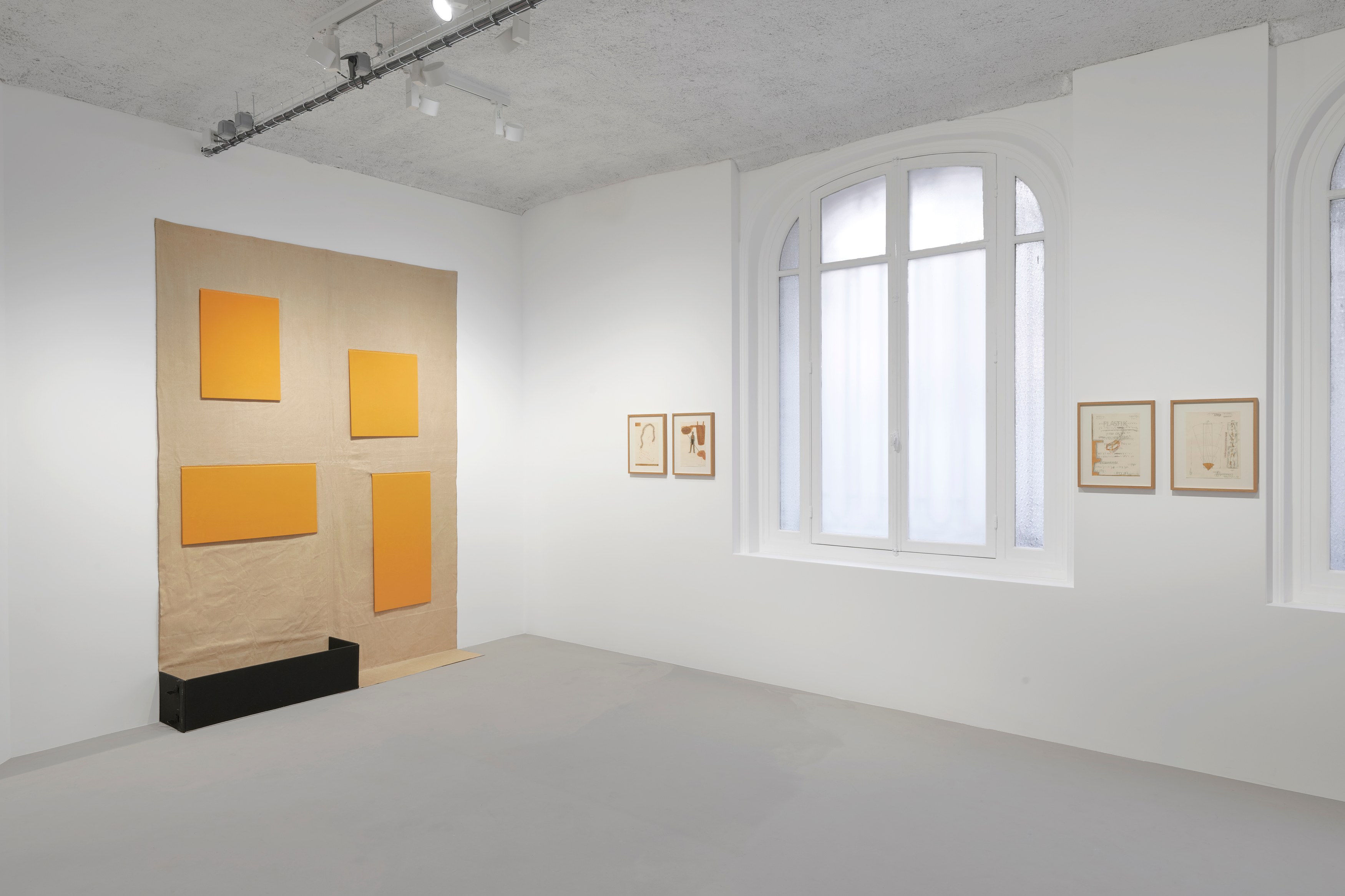Franz Erhard Walther, Les couleurs sont des actions de la lumière... at Galerie Jocelyn Wolff, photo 4