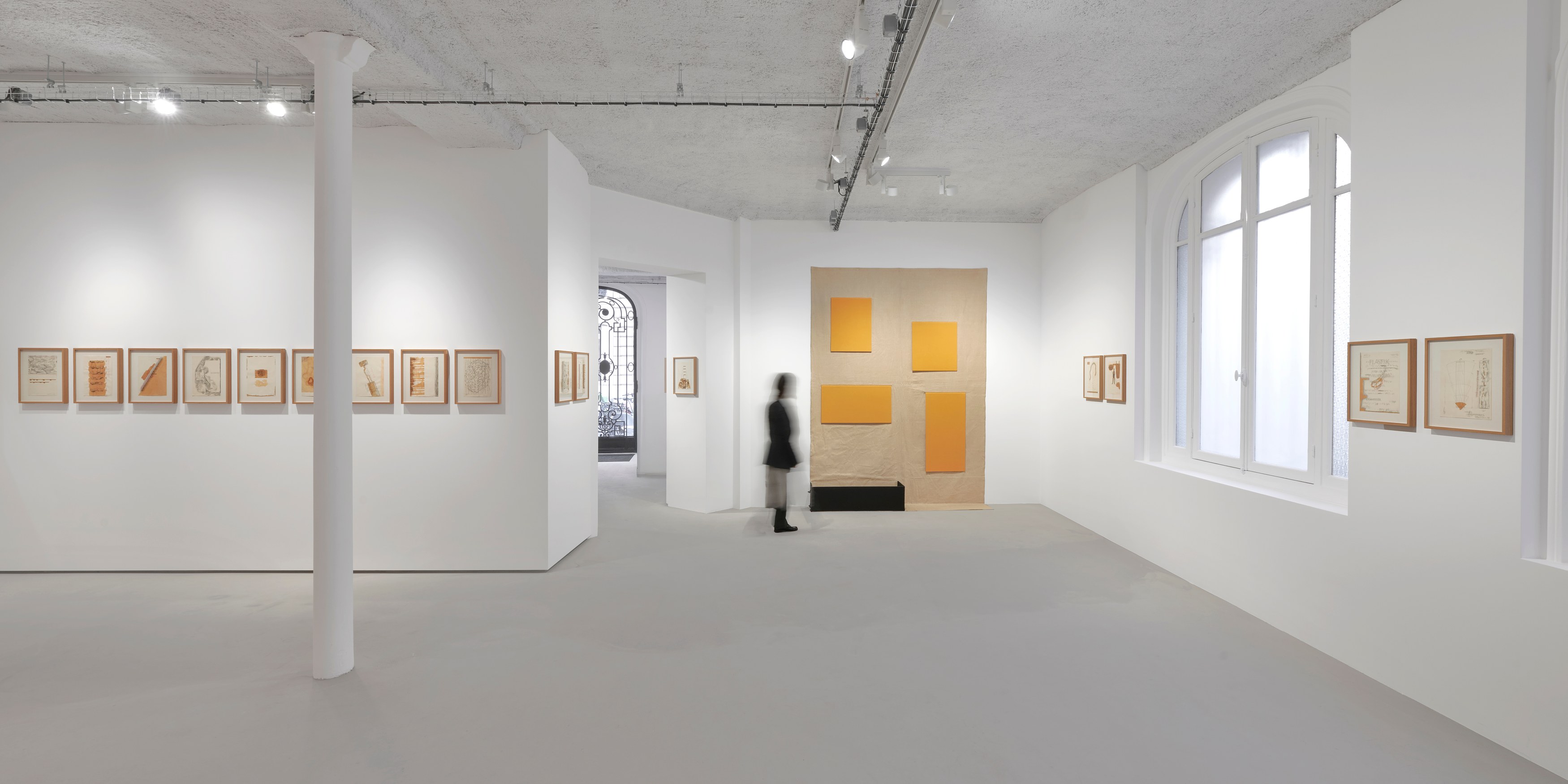 Franz Erhard Walther, Les couleurs sont des actions de la lumière... at Galerie Jocelyn Wolff, photo 5