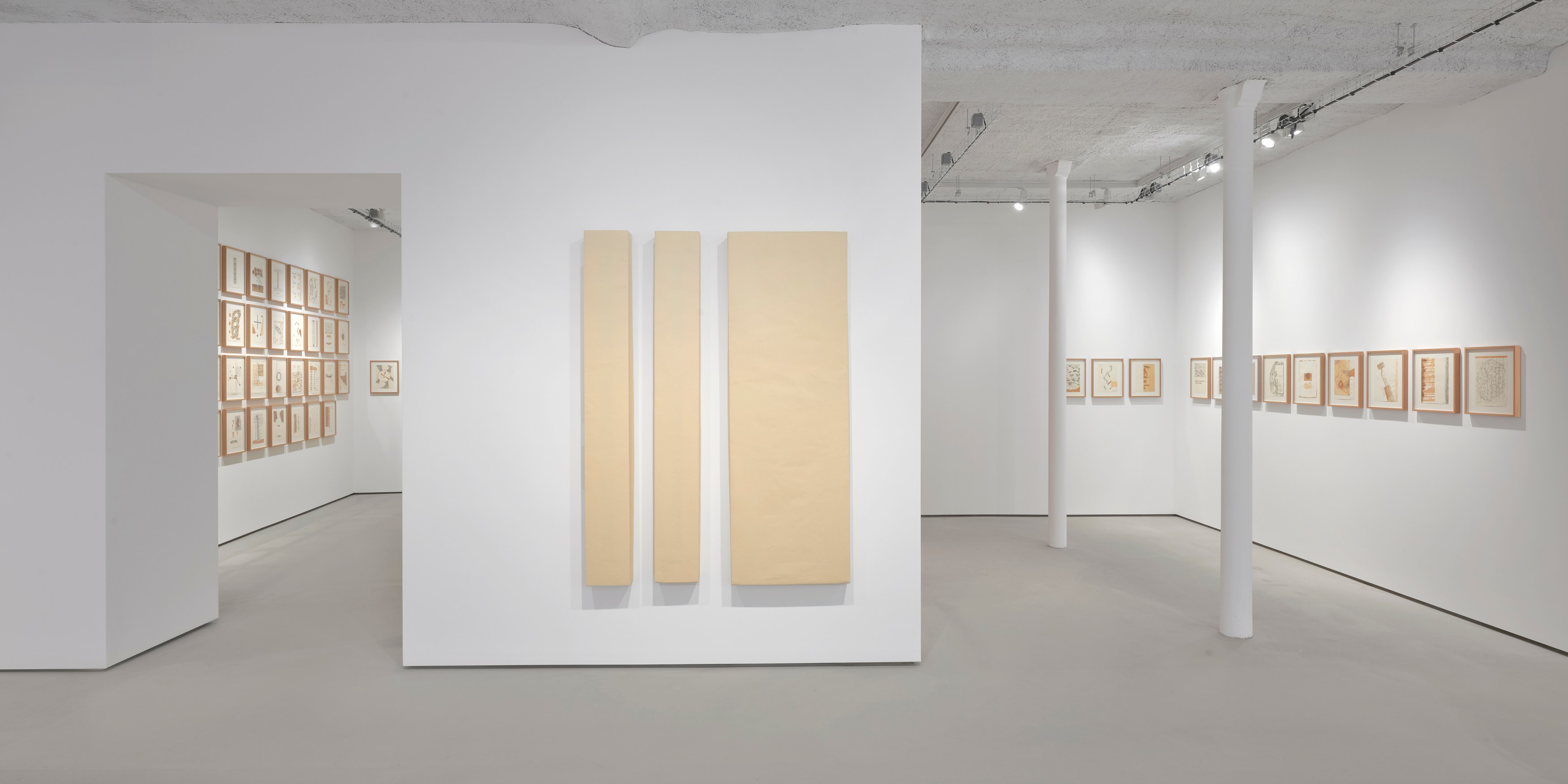 Franz Erhard Walther, Les couleurs sont des actions de la lumière... at Galerie Jocelyn Wolff, photo 11