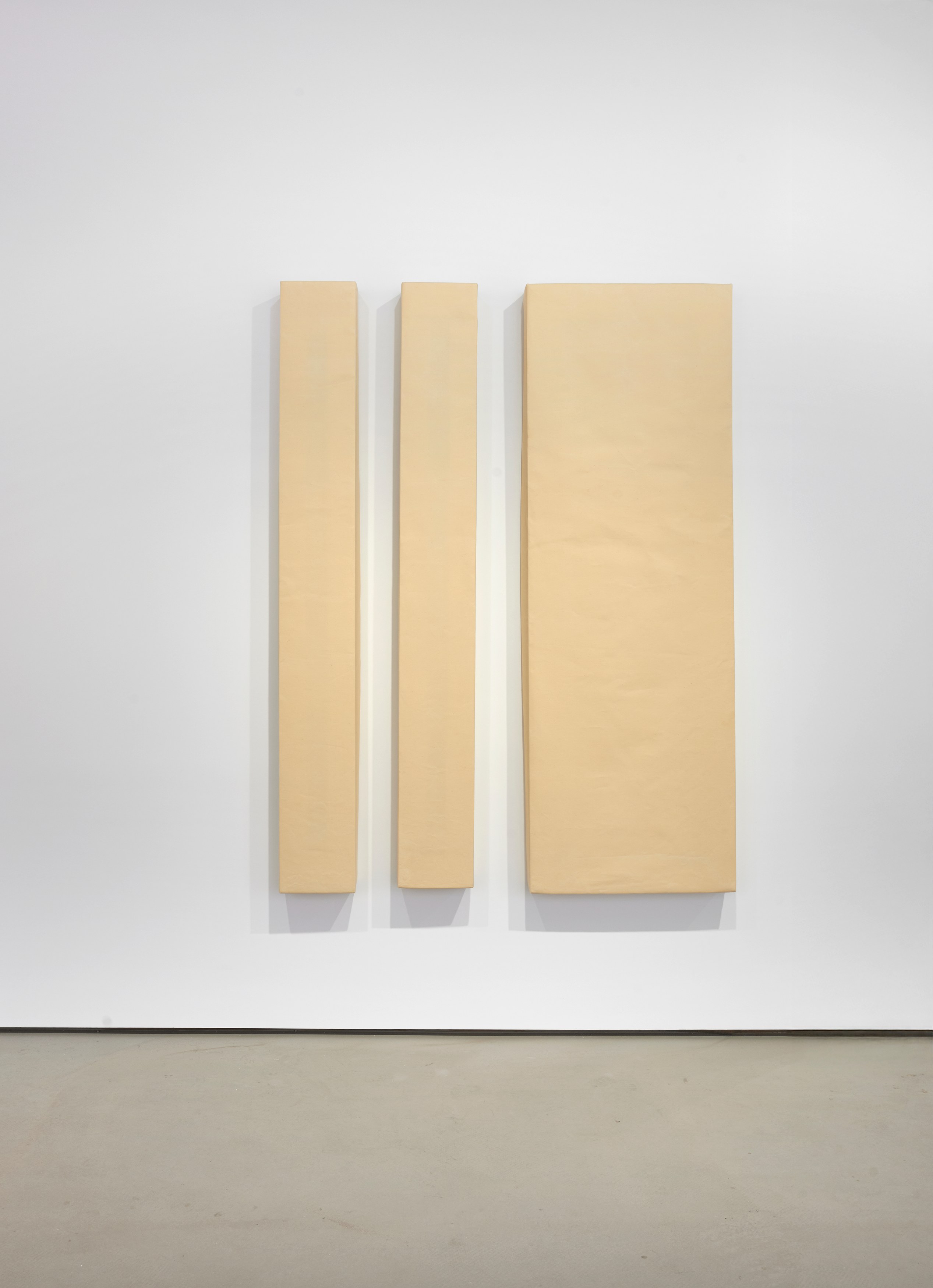 Franz Erhard Walther, Les couleurs sont des actions de la lumière... at Galerie Jocelyn Wolff, photo 19