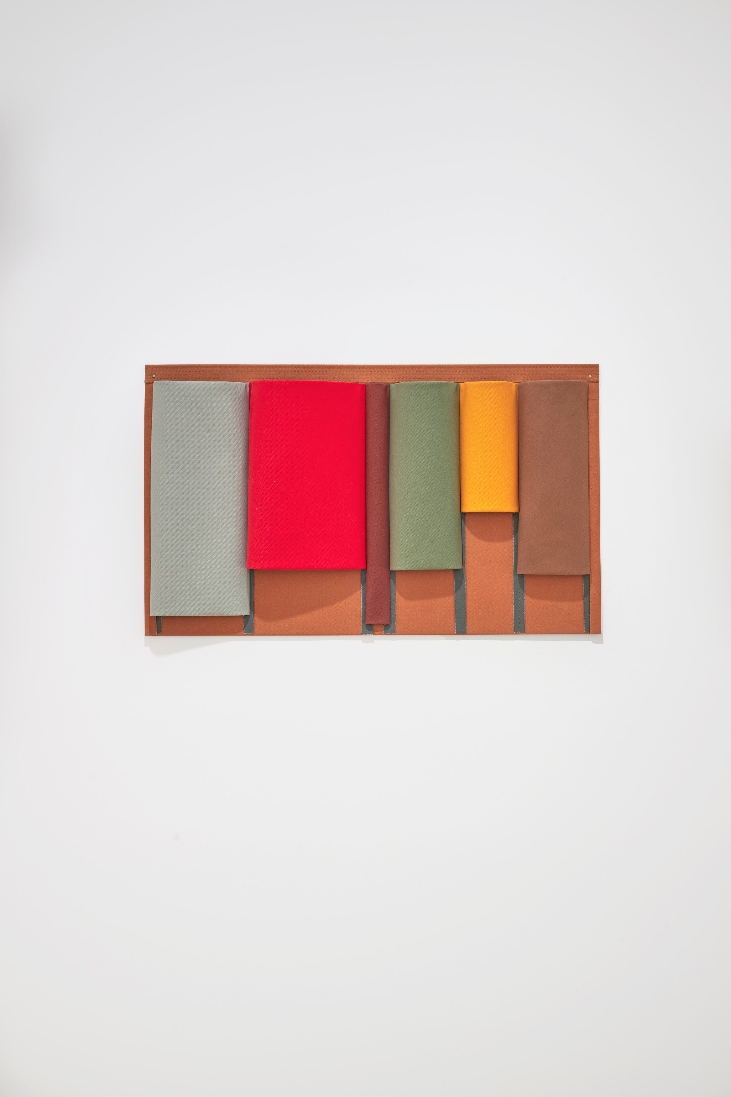 Franz Erhard Walther, Les couleurs sont des actions de la lumière... at Galerie Jocelyn Wolff, photo 22