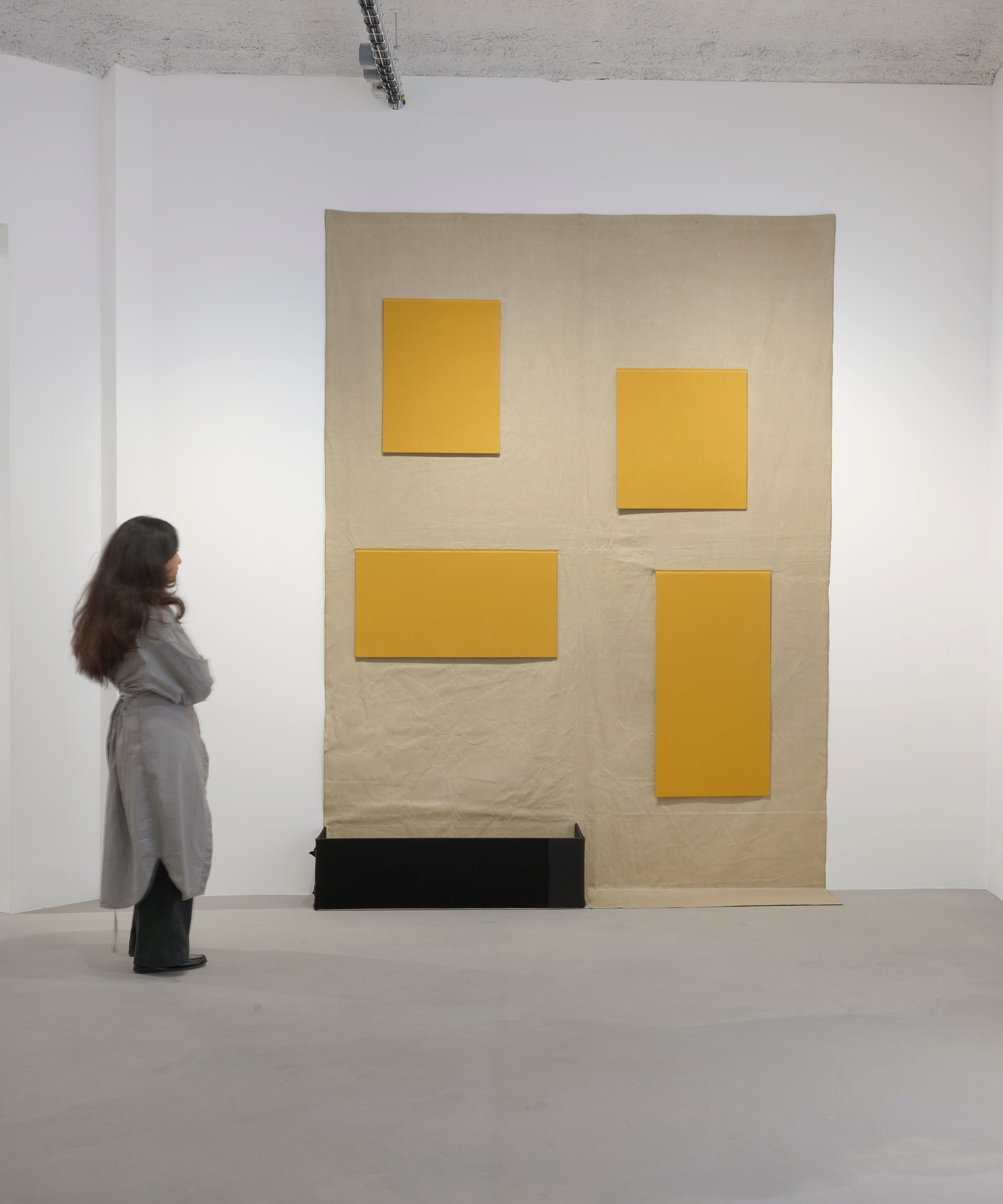 Franz Erhard Walther, Les couleurs sont des actions de la lumière... at Galerie Jocelyn Wolff, photo 25