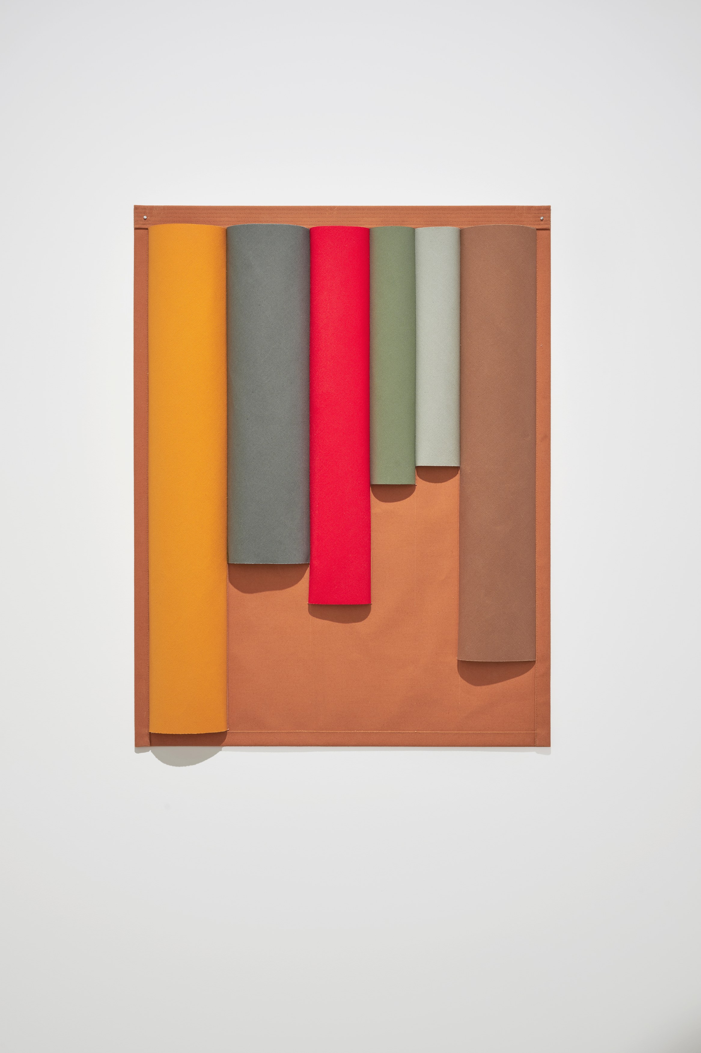 Franz Erhard Walther, Les couleurs sont des actions de la lumière... at Galerie Jocelyn Wolff, photo 23