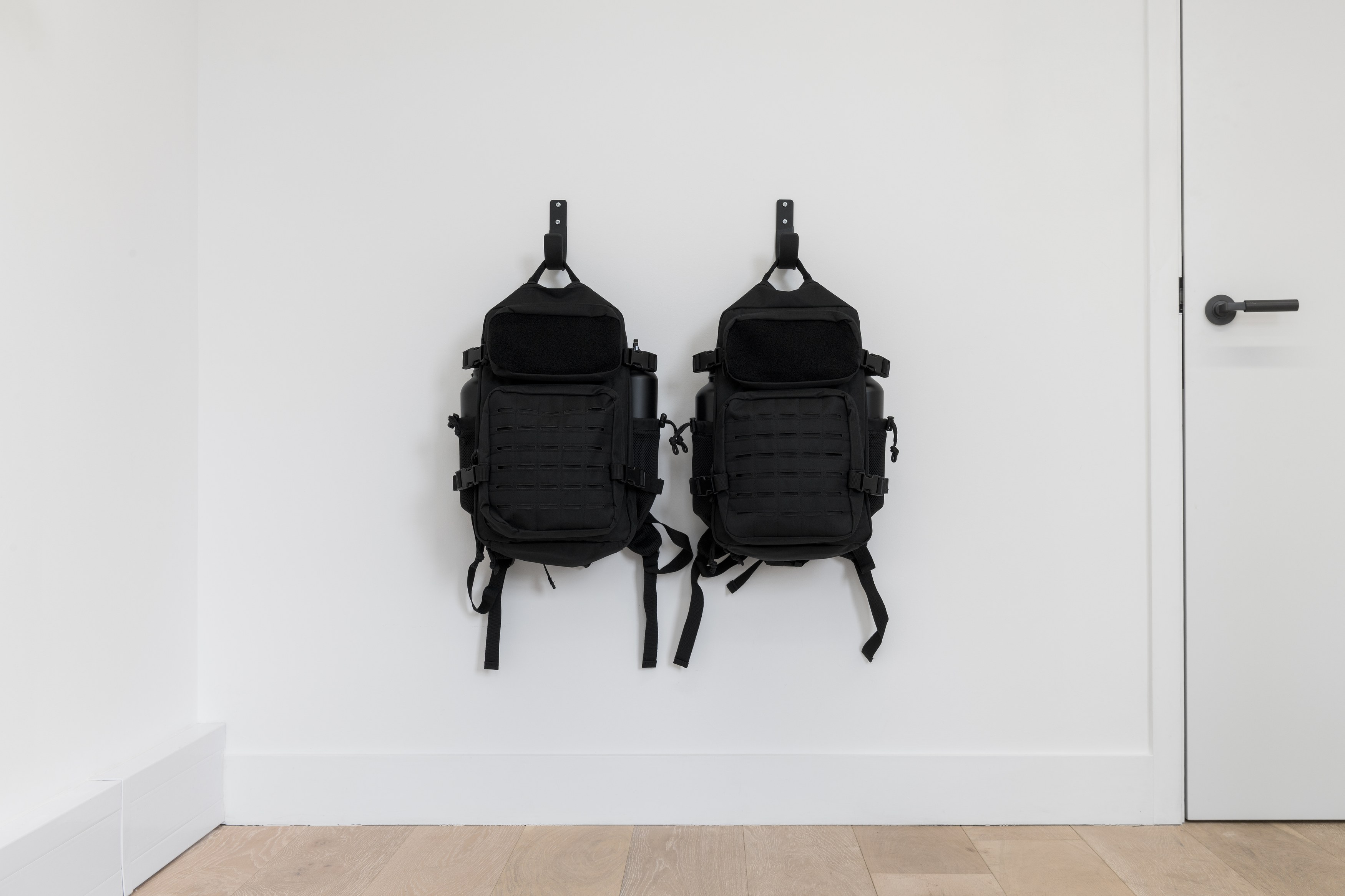 Débora Delmar, Perce Jerrom, Liquidity at piloto pardo, photo 17