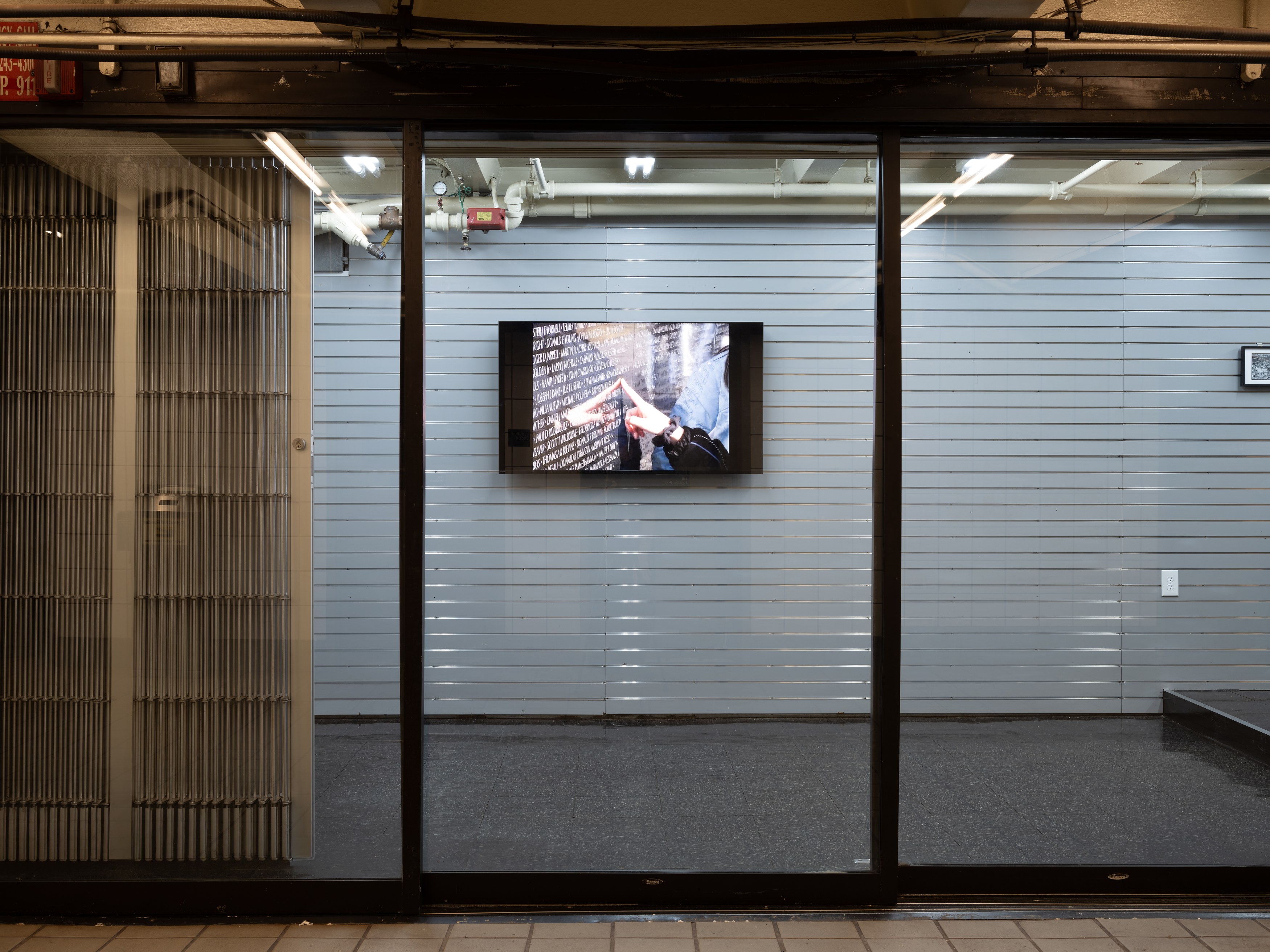 Harun Farocki, Gertrud Vogler, Denkmalpflege at Emmelines, photo 2