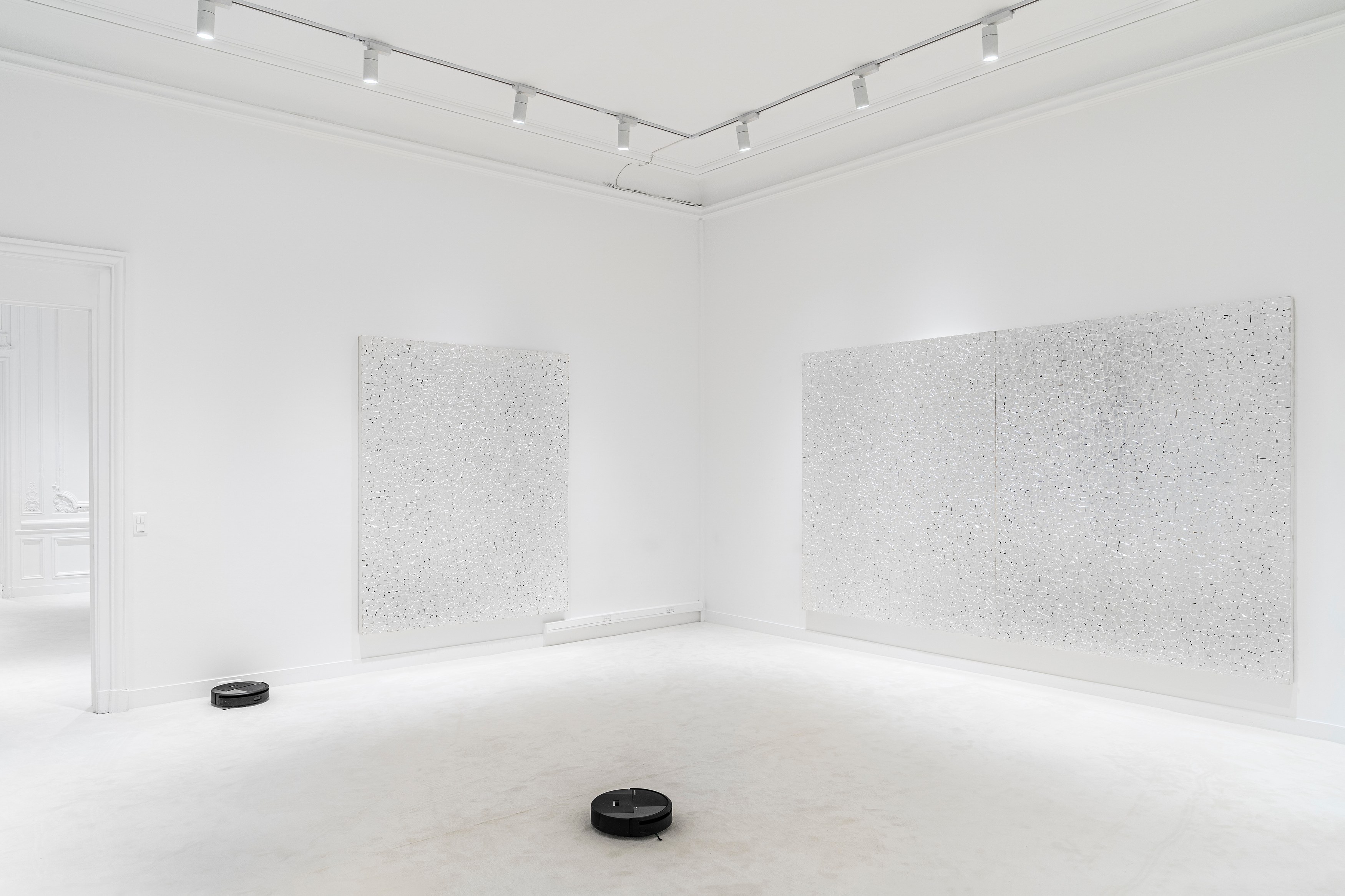 Rirkrit Tiravanija, In Aliens We Trust at Galerie Chantal Crousel, photo 4
