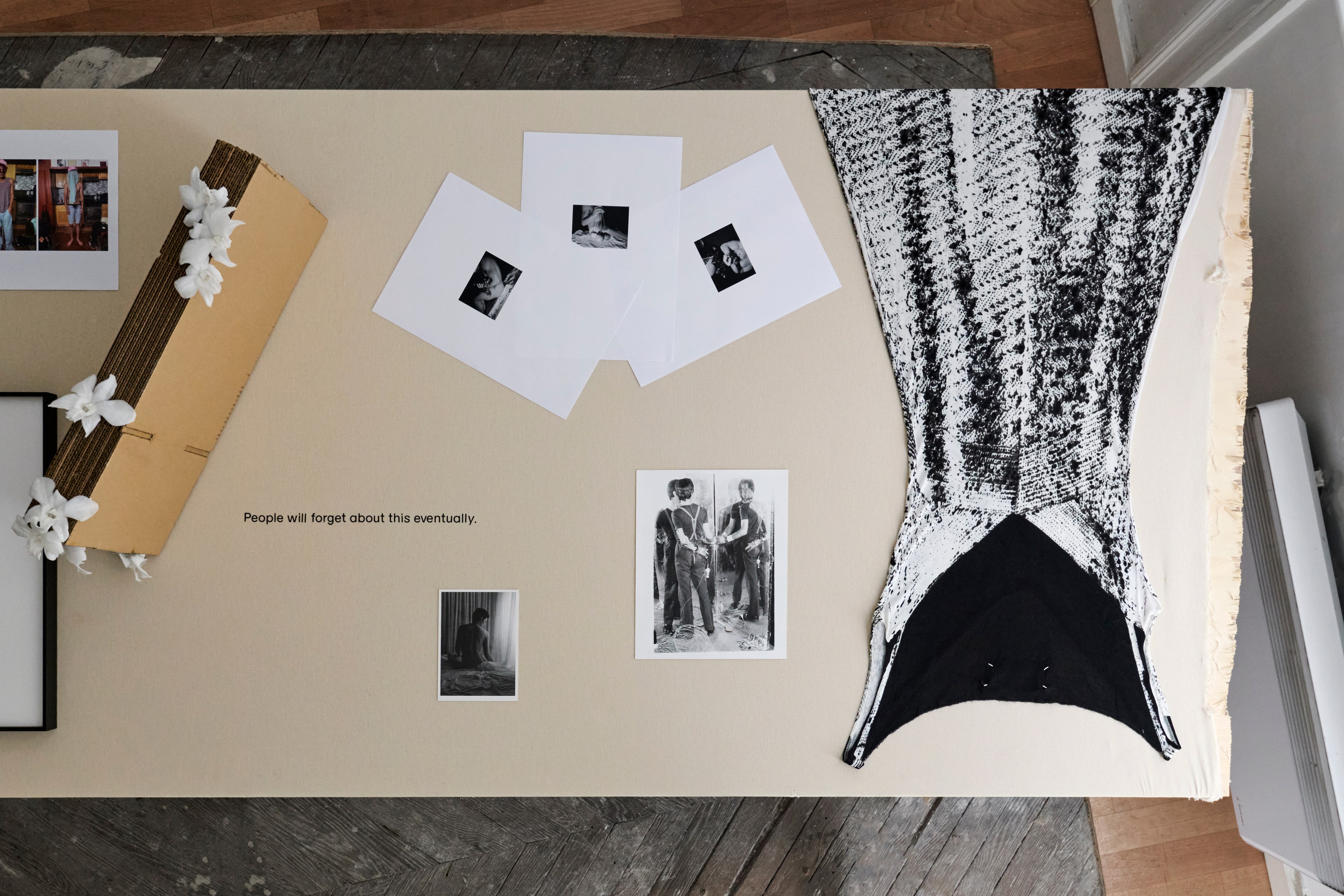 Auslage: A Display Of Works And Objects, Auslage: A Display Of Works And Objects at No Tax, photo 3