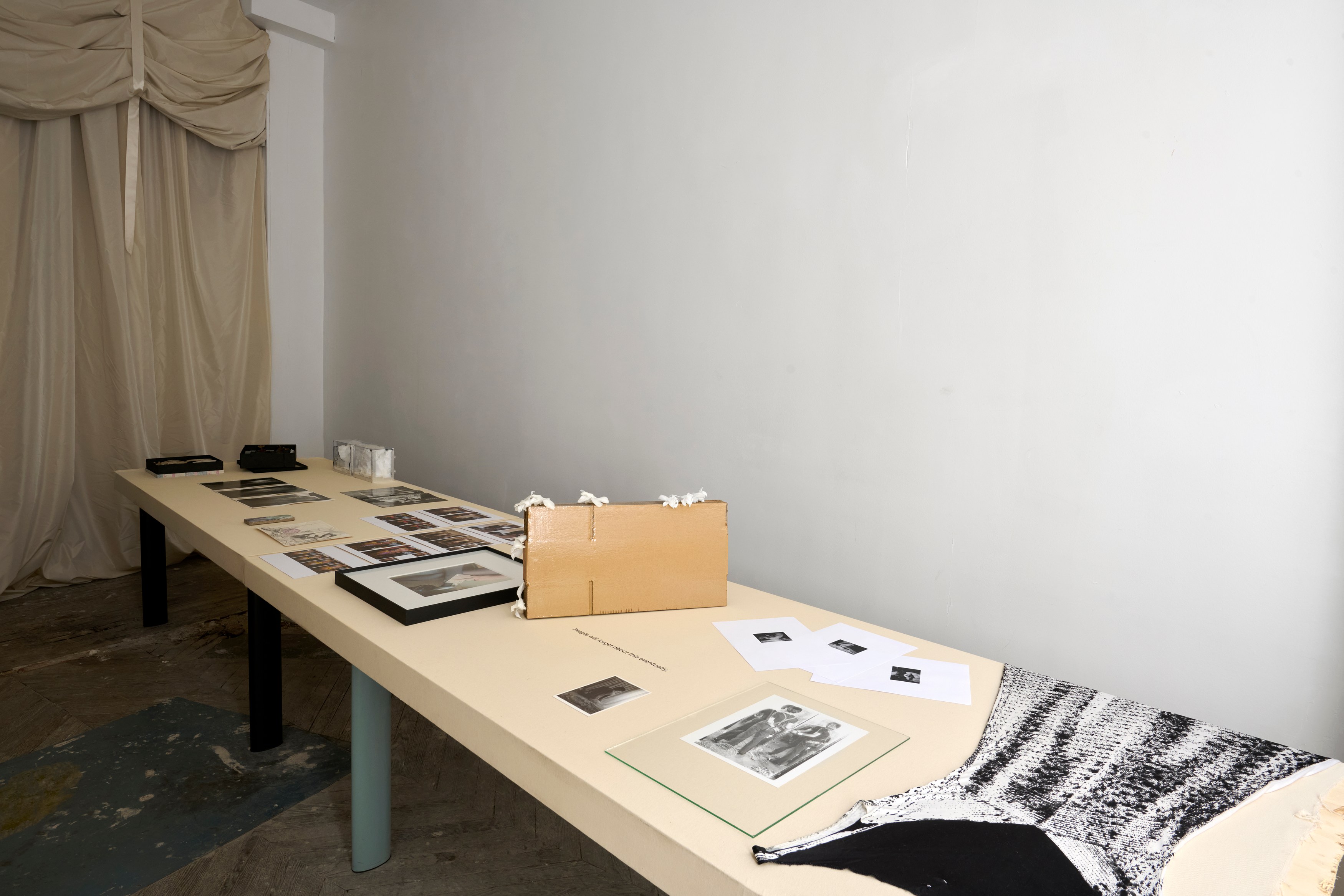 Auslage: A Display Of Works And Objects, Auslage: A Display Of Works And Objects at No Tax, photo 2