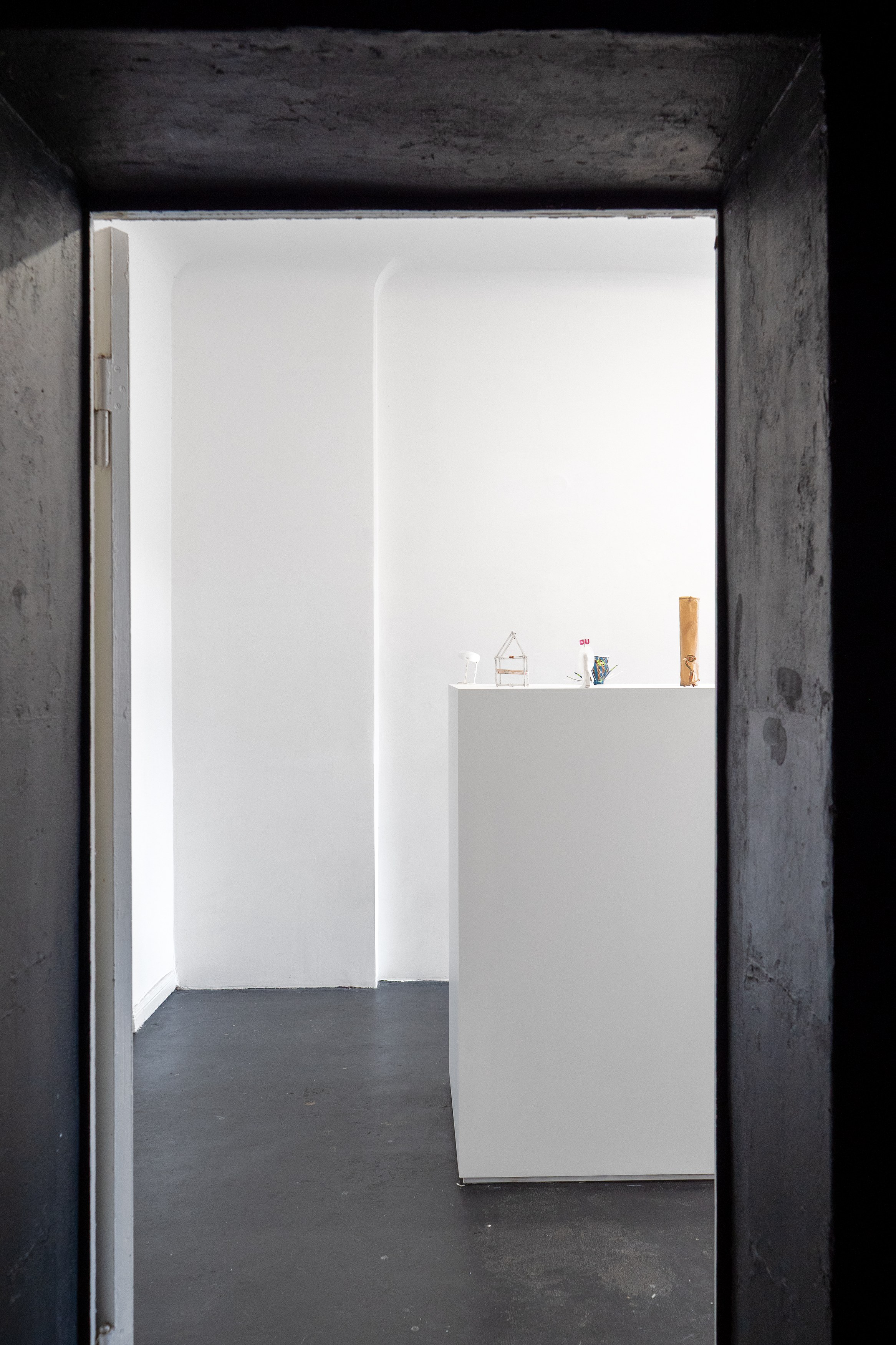 Thomas Swinkels, Cup Sculptures at Stooge Fine Arts, photo 2
