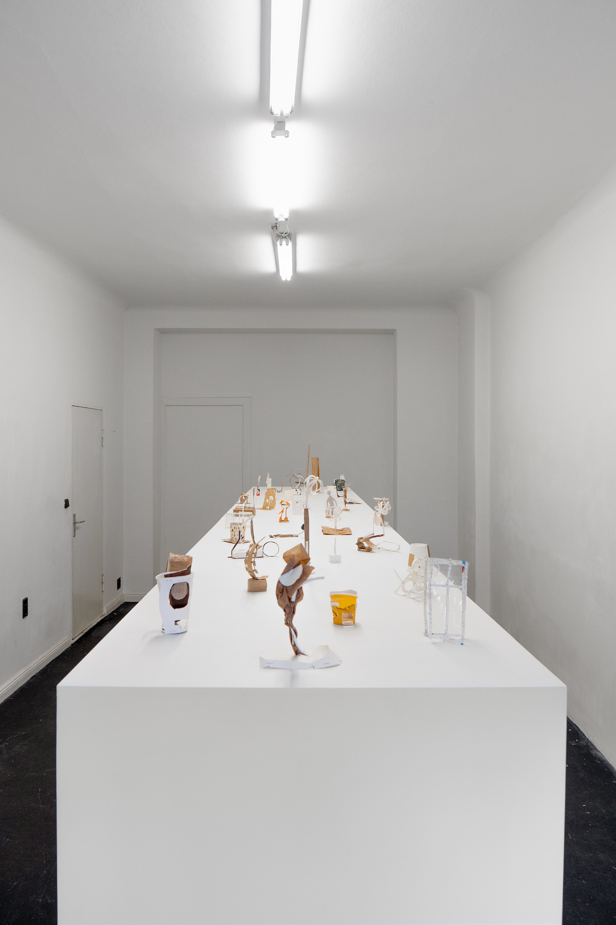 Thomas Swinkels, Cup Sculptures at Stooge Fine Arts, photo 3