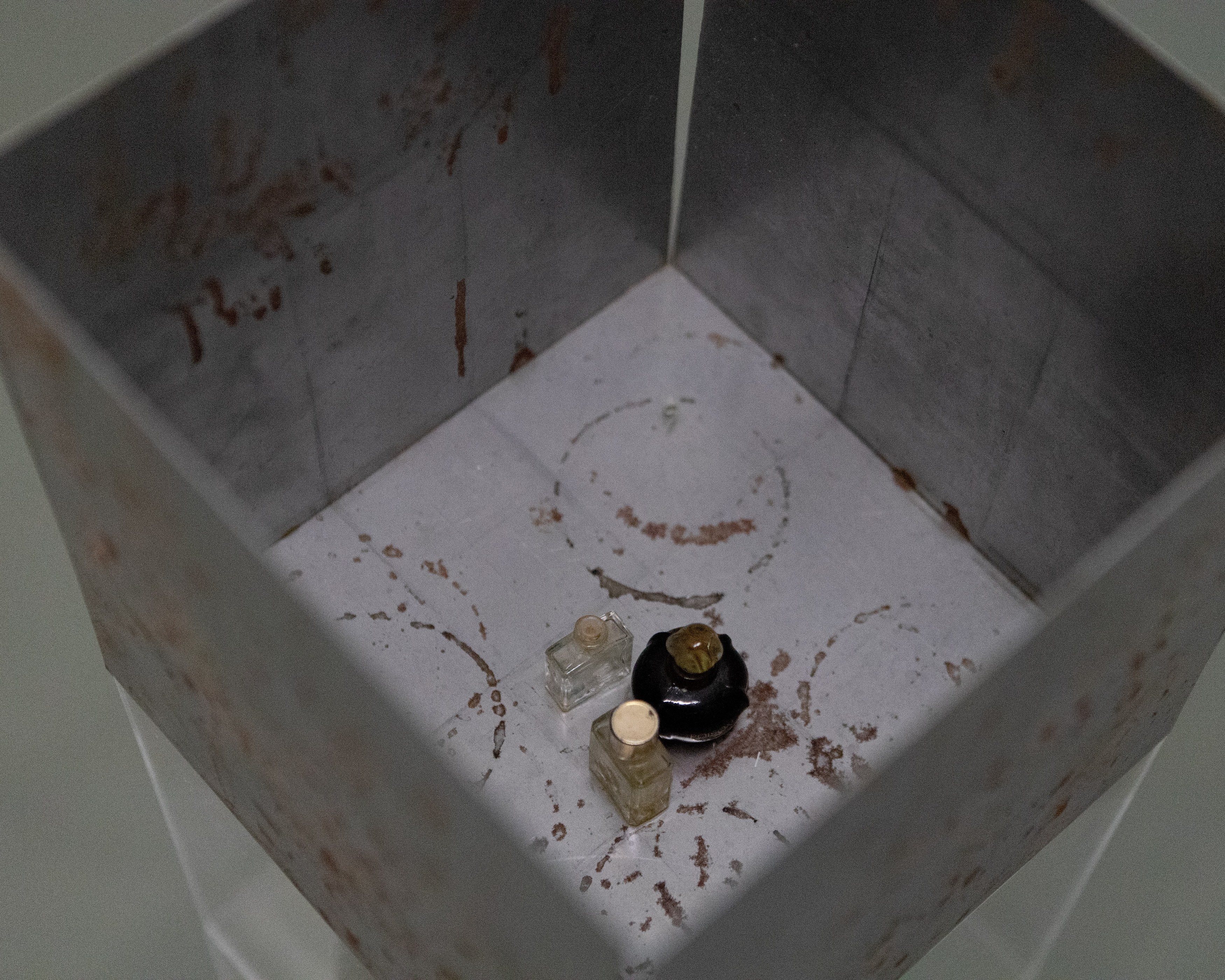 Kea Bolenz, Elsa Estrella, Eyebag Privacy Muppet at klix, photo 2