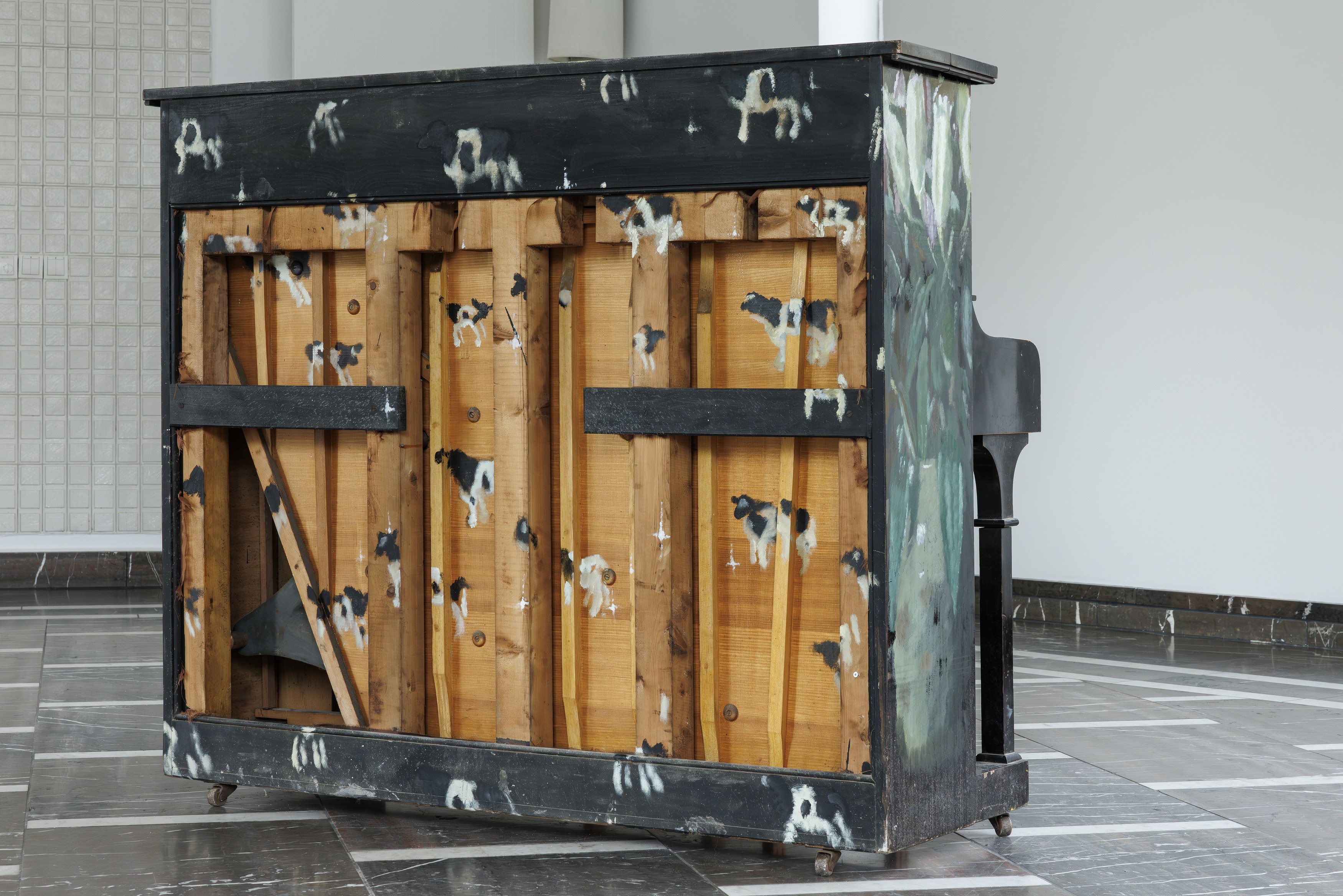 Issy Wood, Magic Bullet at Schinkel Pavillon, photo 11