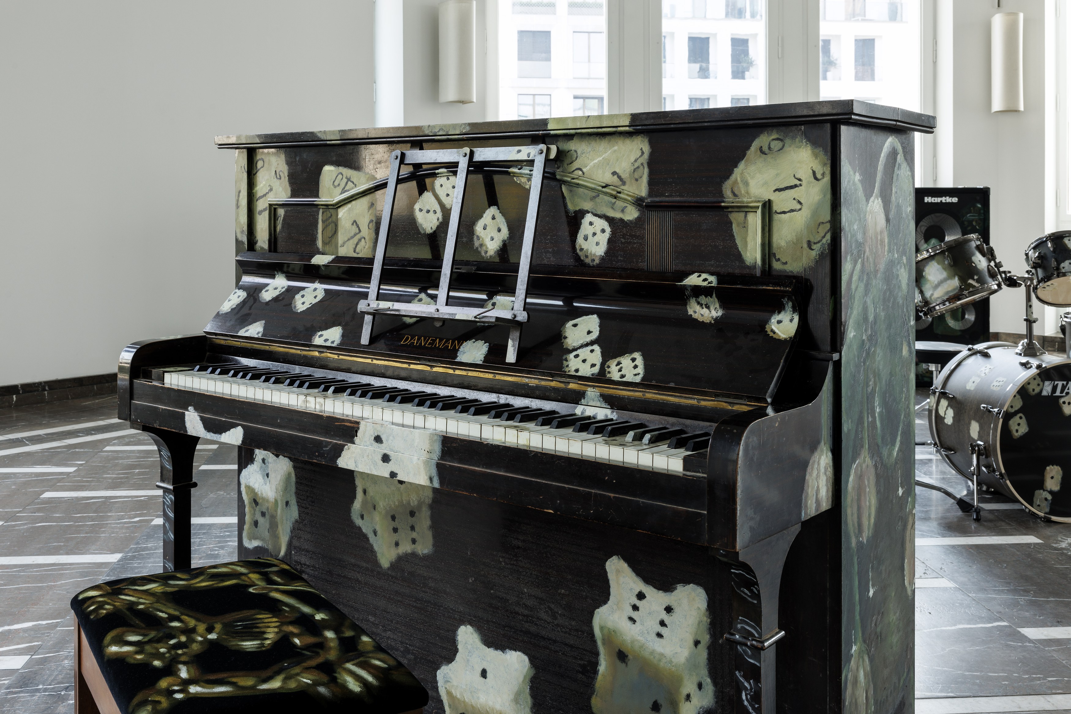 Issy Wood, Magic Bullet at Schinkel Pavillon, photo 21