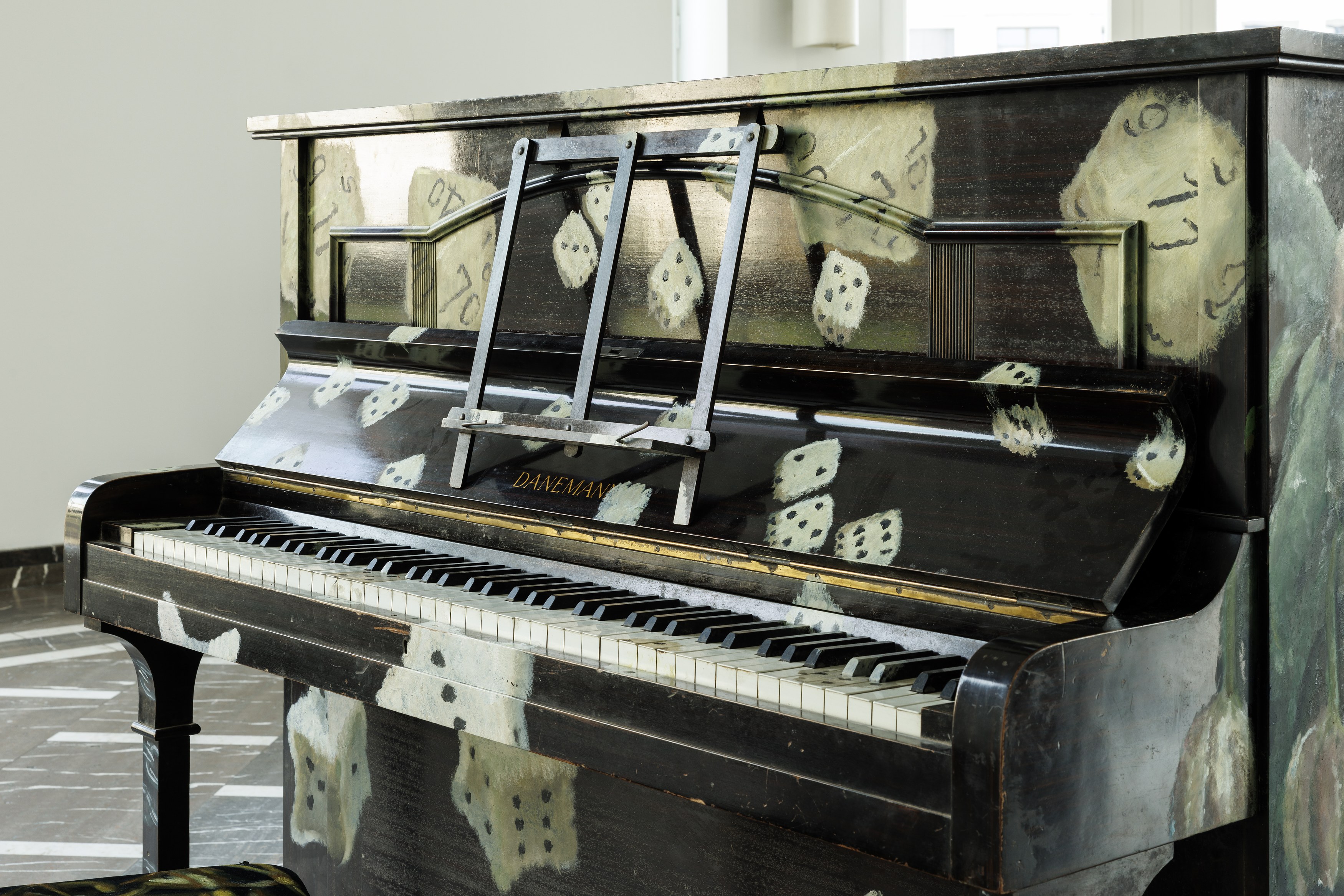 Issy Wood, Magic Bullet at Schinkel Pavillon, photo 23